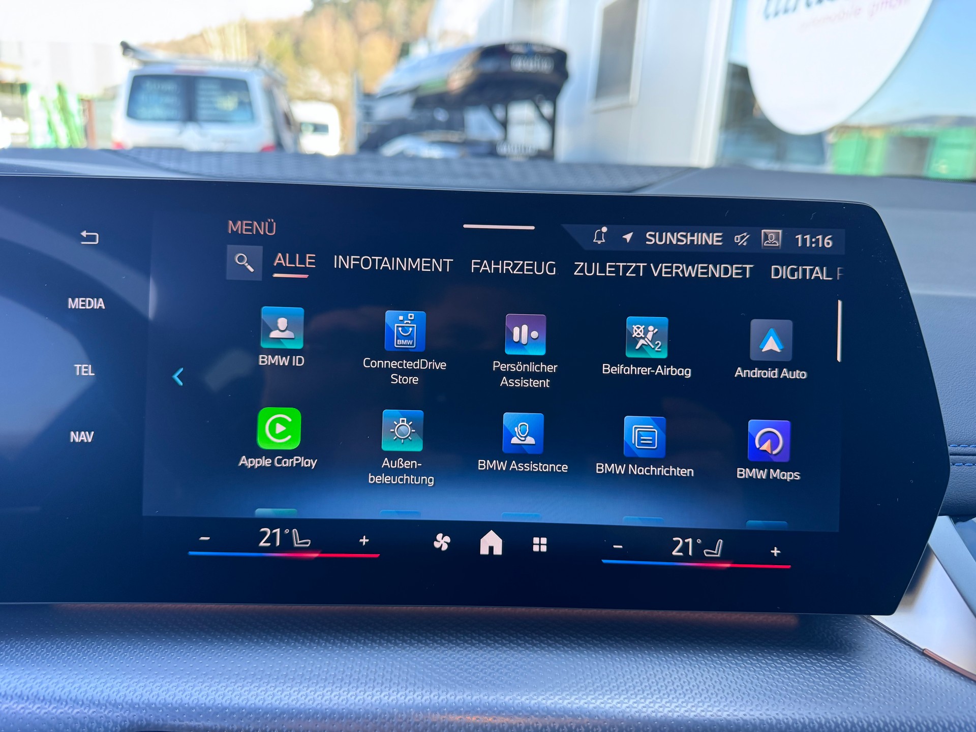 BMW 218d Active Tourer M Sport DKG+LED Scheinwerfer+Navi+ACC+Komfortzugang+Rückfahrkamera+AHK 1'400kg+Werksgarantie+-image-21
