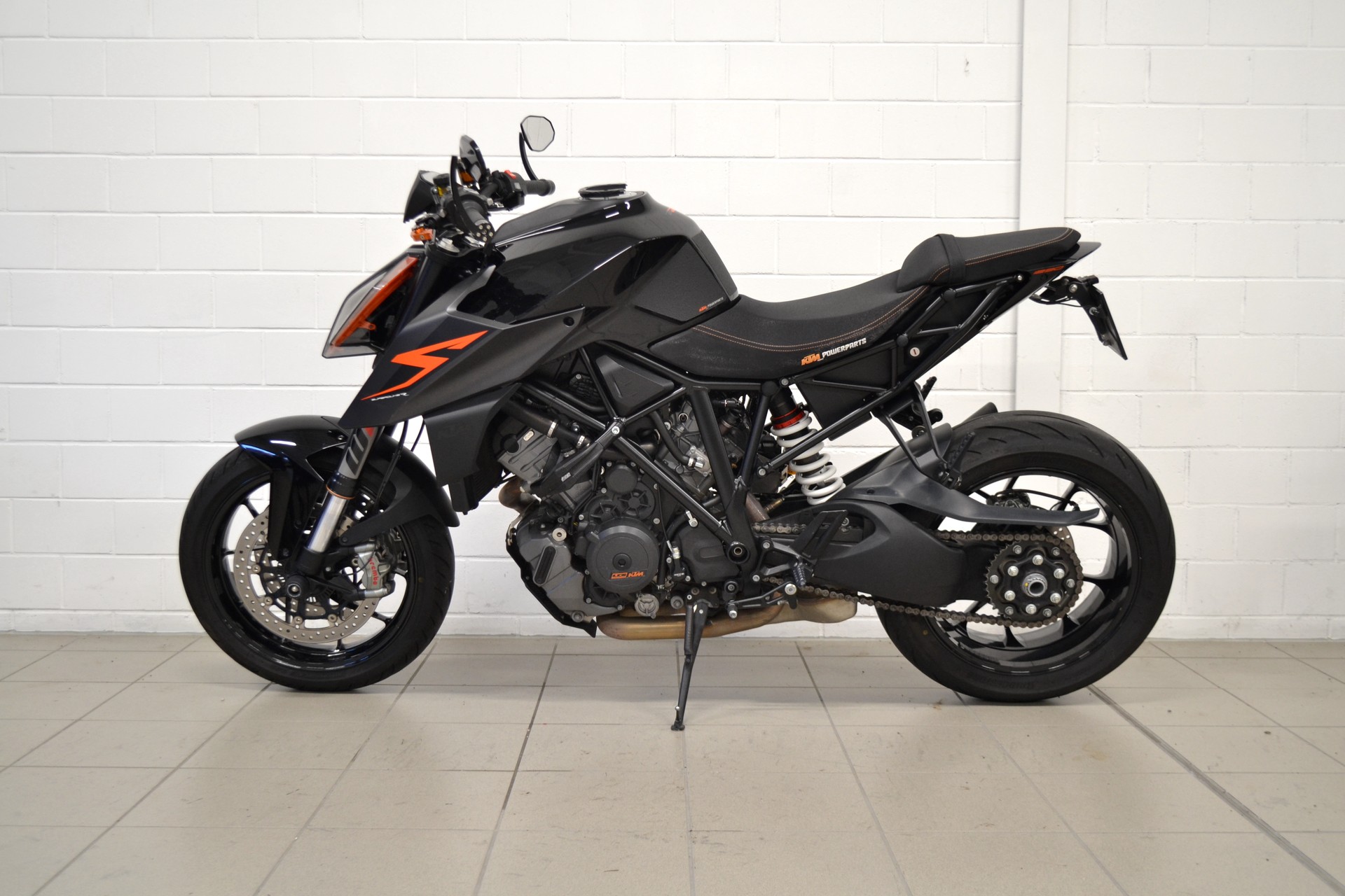 KTM 1290 Super Duke R-showroom-element-2