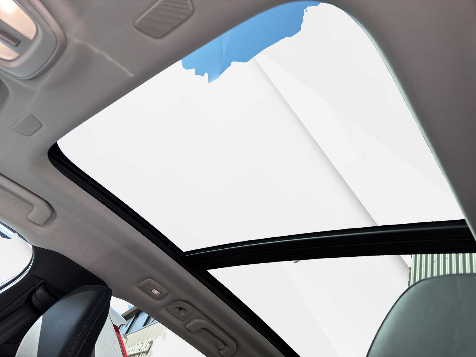 VOLVO V60 2.0 T8 TE Ultra Dark eAWD-image-5