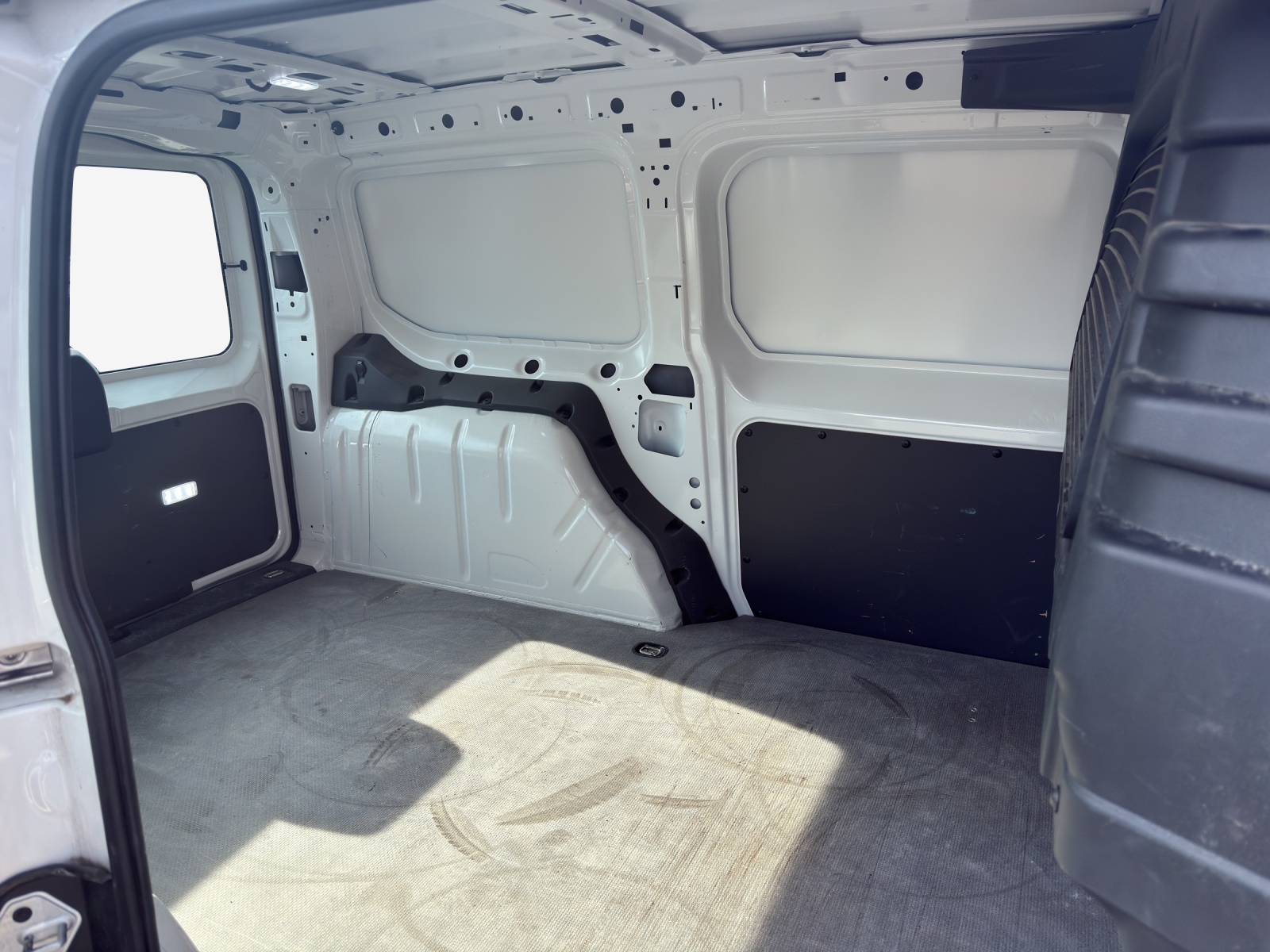 VW Caddy Cargo 2.0TDI Maxi 4Motion-image-11