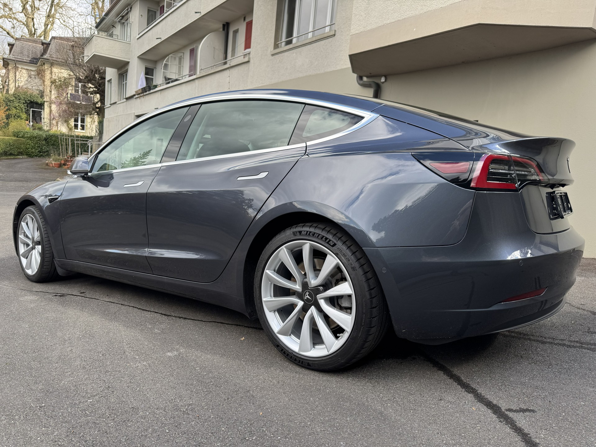 TESLA Model 3 Long Range Dual Motor AWD-image-2