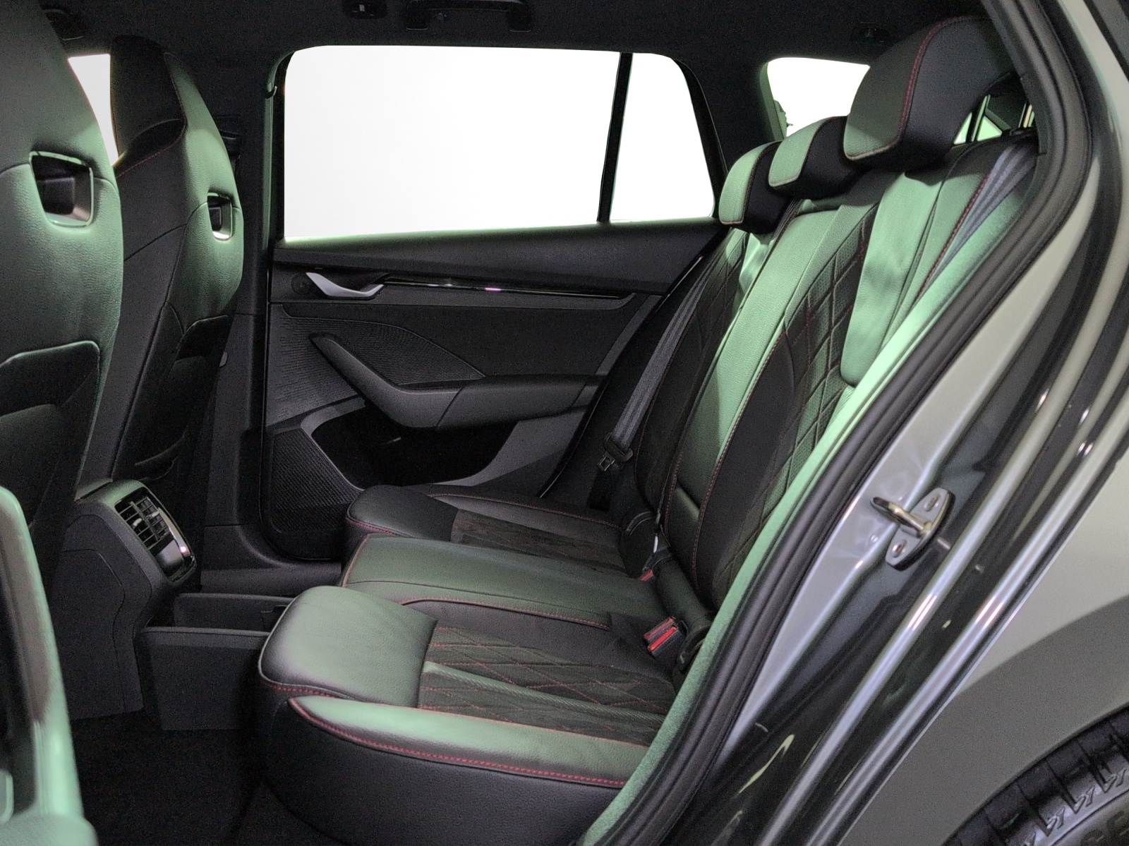 SKODA Octavia Combi 2.0 TSI DSG RS-image-7
