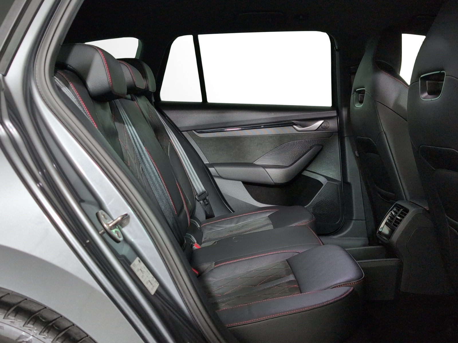 SKODA Octavia Combi 2.0 TSI DSG RS-image-8