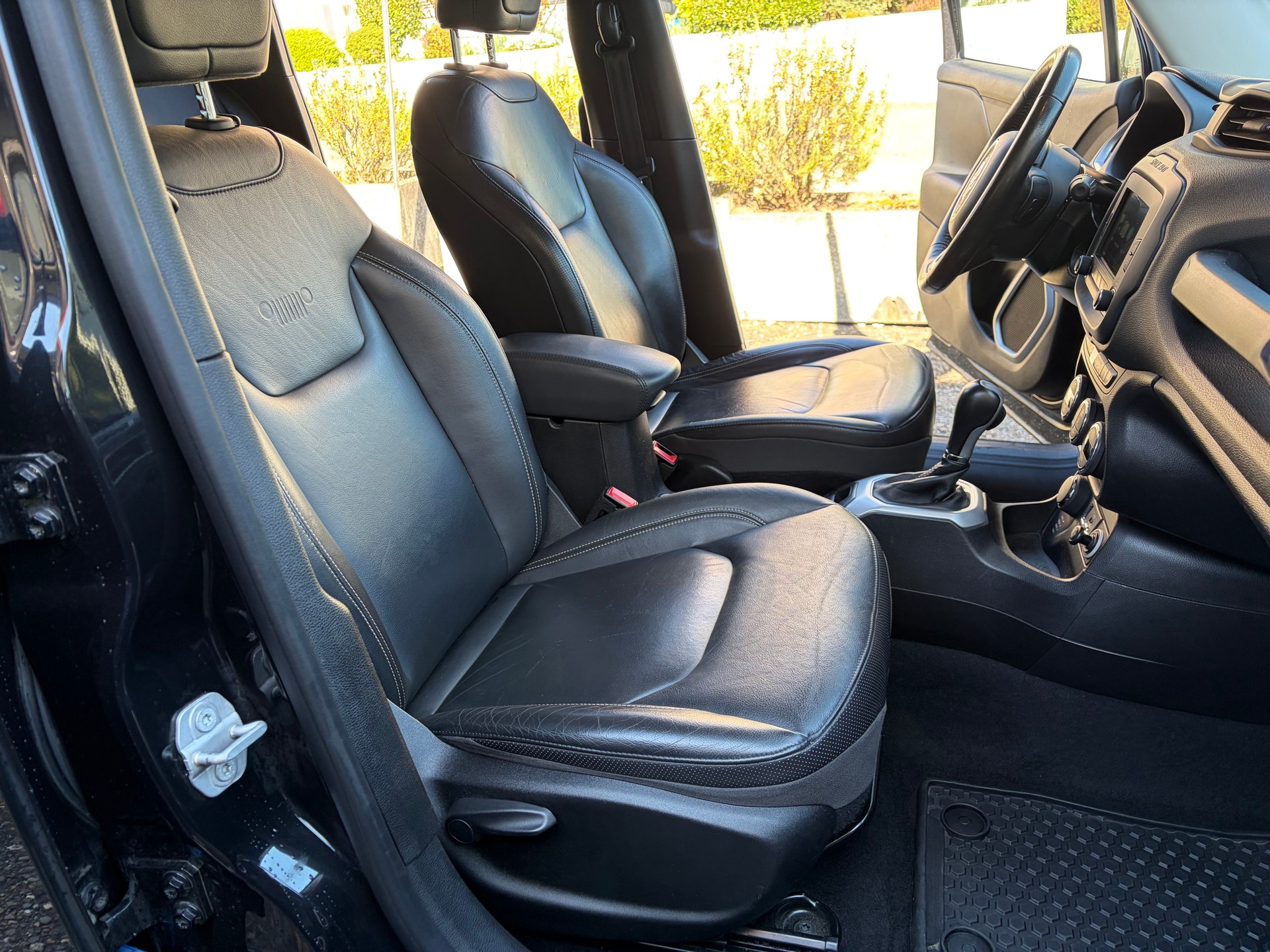 JEEP Renegade 1.4 Turbo Limited AWD-image-3