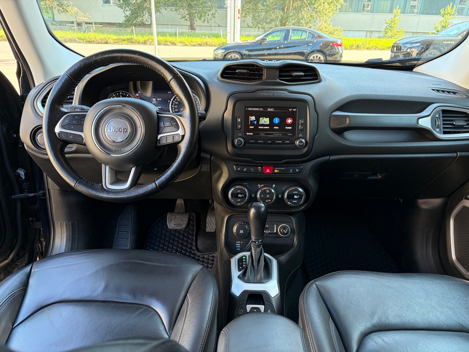 JEEP Renegade 1.4 Turbo Limited AWD-image-10