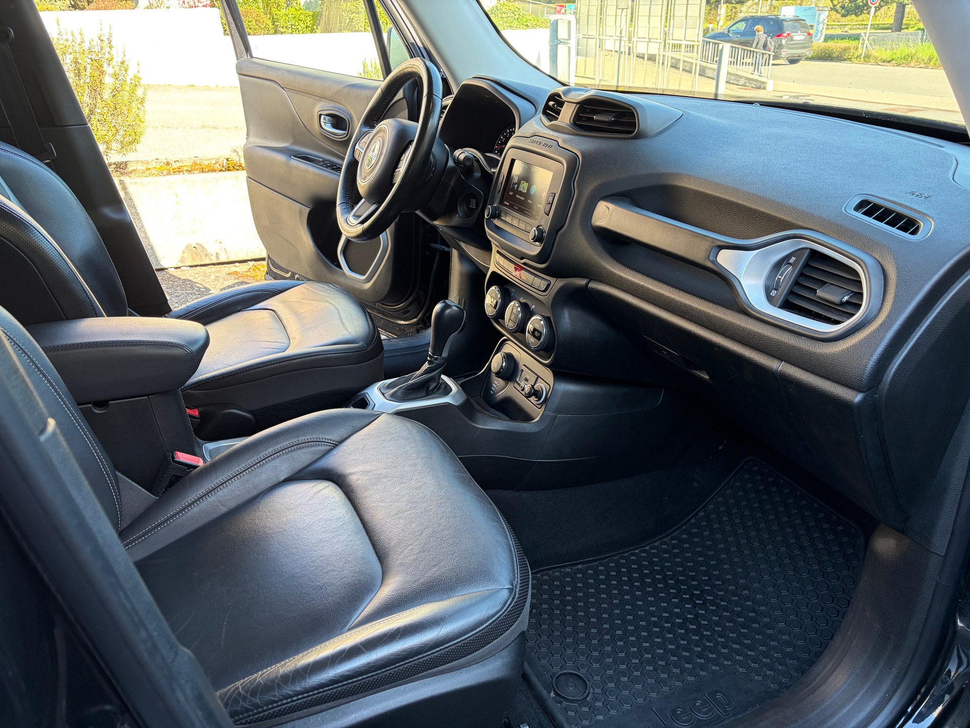 JEEP Renegade 1.4 Turbo Limited AWD-image-8