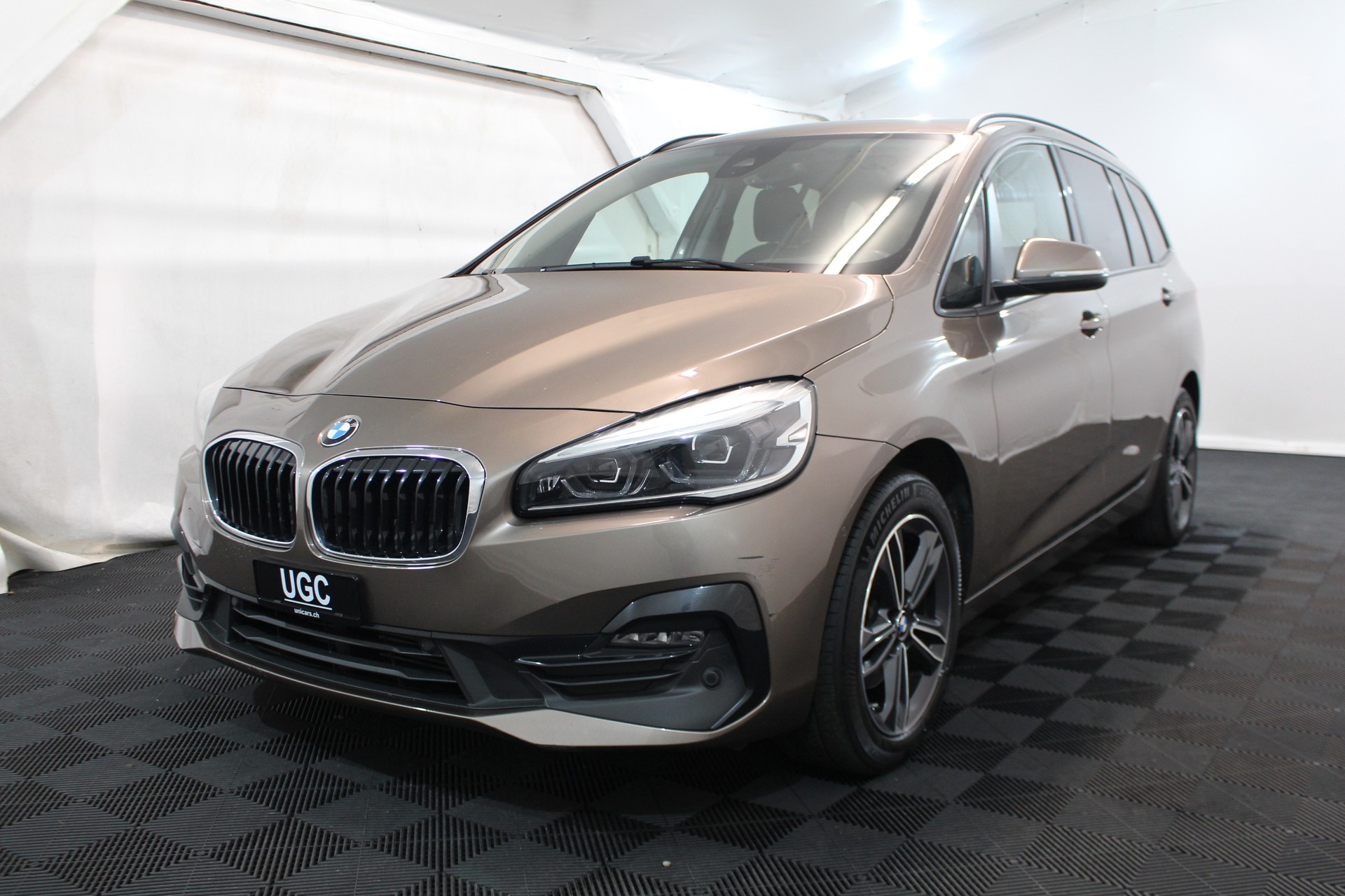 BMW 216d Gran Tourer-showroom-element-2