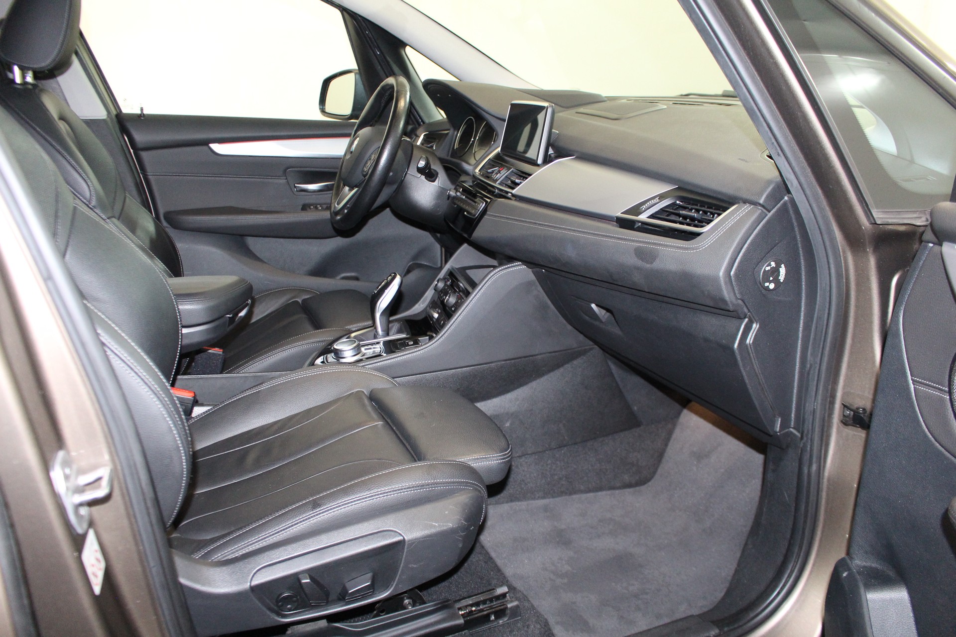 BMW 216d Gran Tourer-image-12