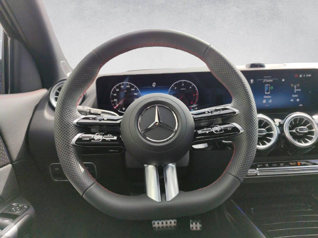 MERCEDES-BENZ GLA 220 d AMG Line 4Matic Swiss Star-image-11