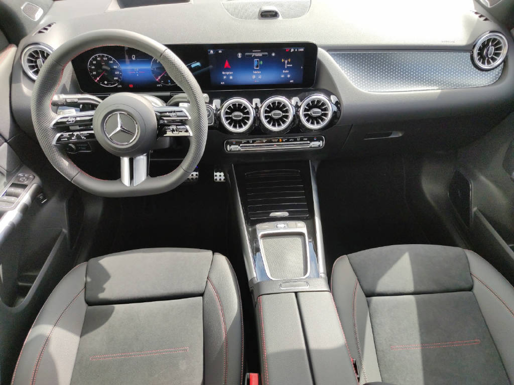 MERCEDES-BENZ GLA 220 d AMG Line 4Matic Swiss Star-image-13