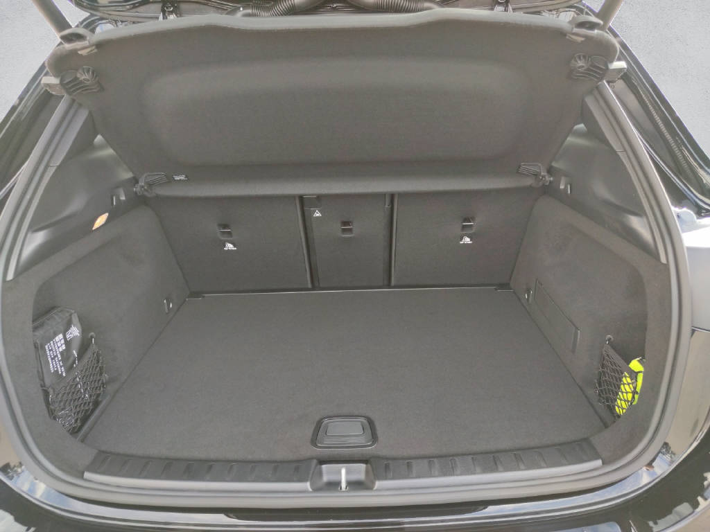 MERCEDES-BENZ GLA 220 d AMG Line 4Matic Swiss Star-image-7