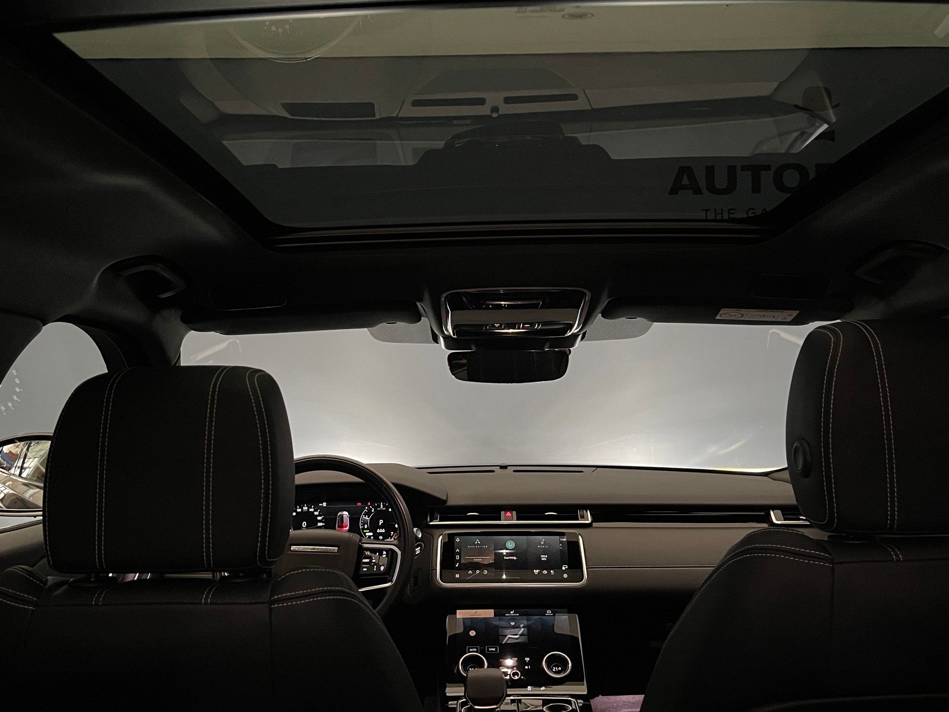 LAND ROVER Range Rover Velar 2.0 P400e R-Dynamic SE-image-7