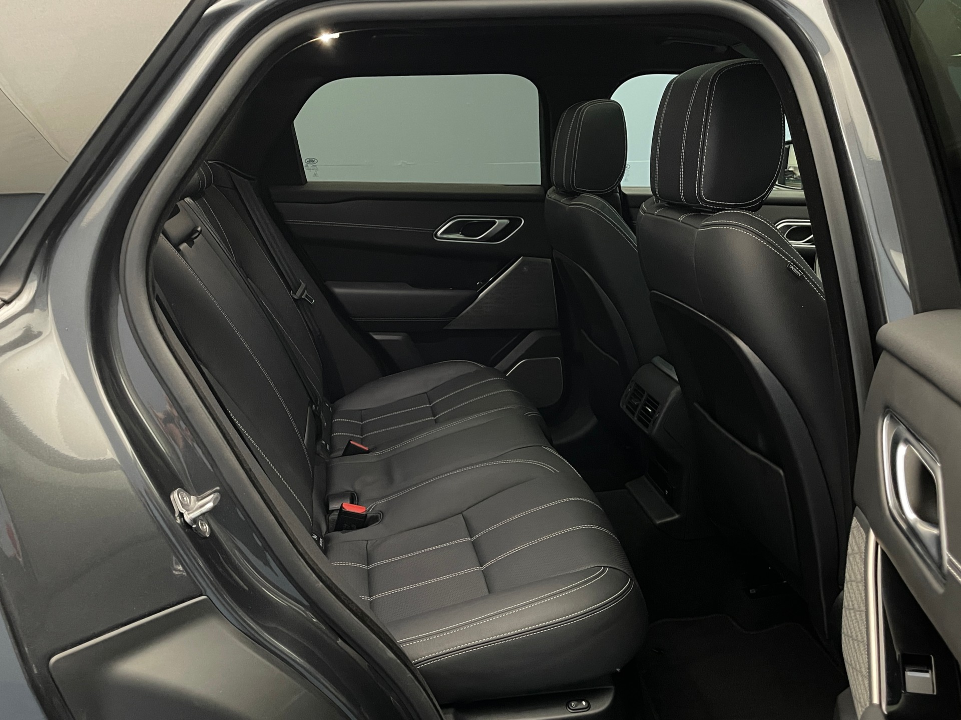LAND ROVER Range Rover Velar 2.0 P400e R-Dynamic SE-image-10
