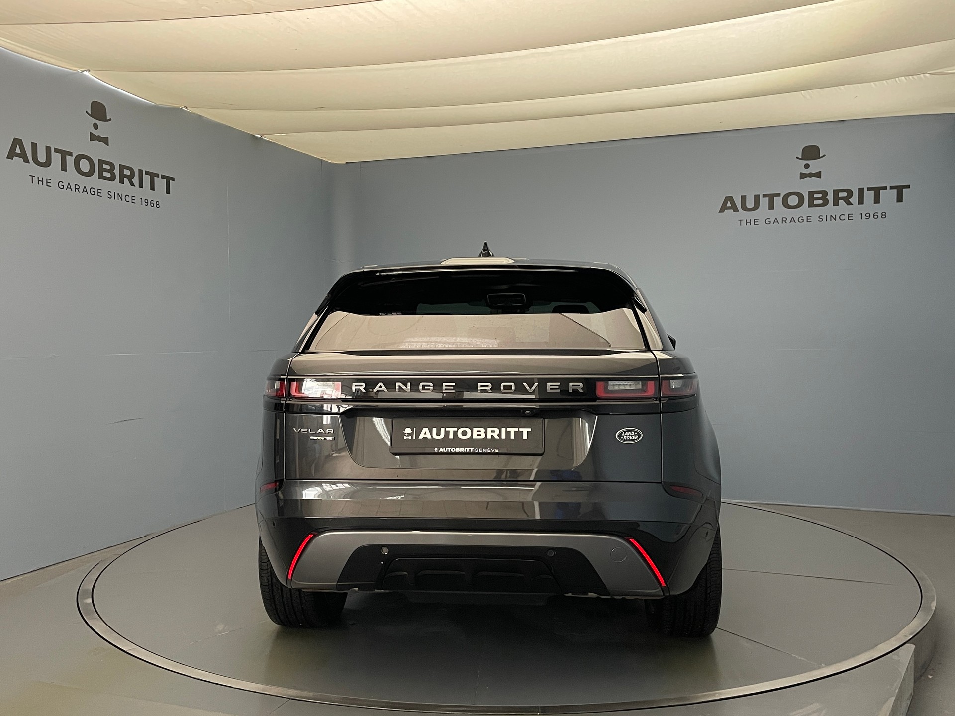 LAND ROVER Range Rover Velar 2.0 P400e R-Dynamic SE-image-4