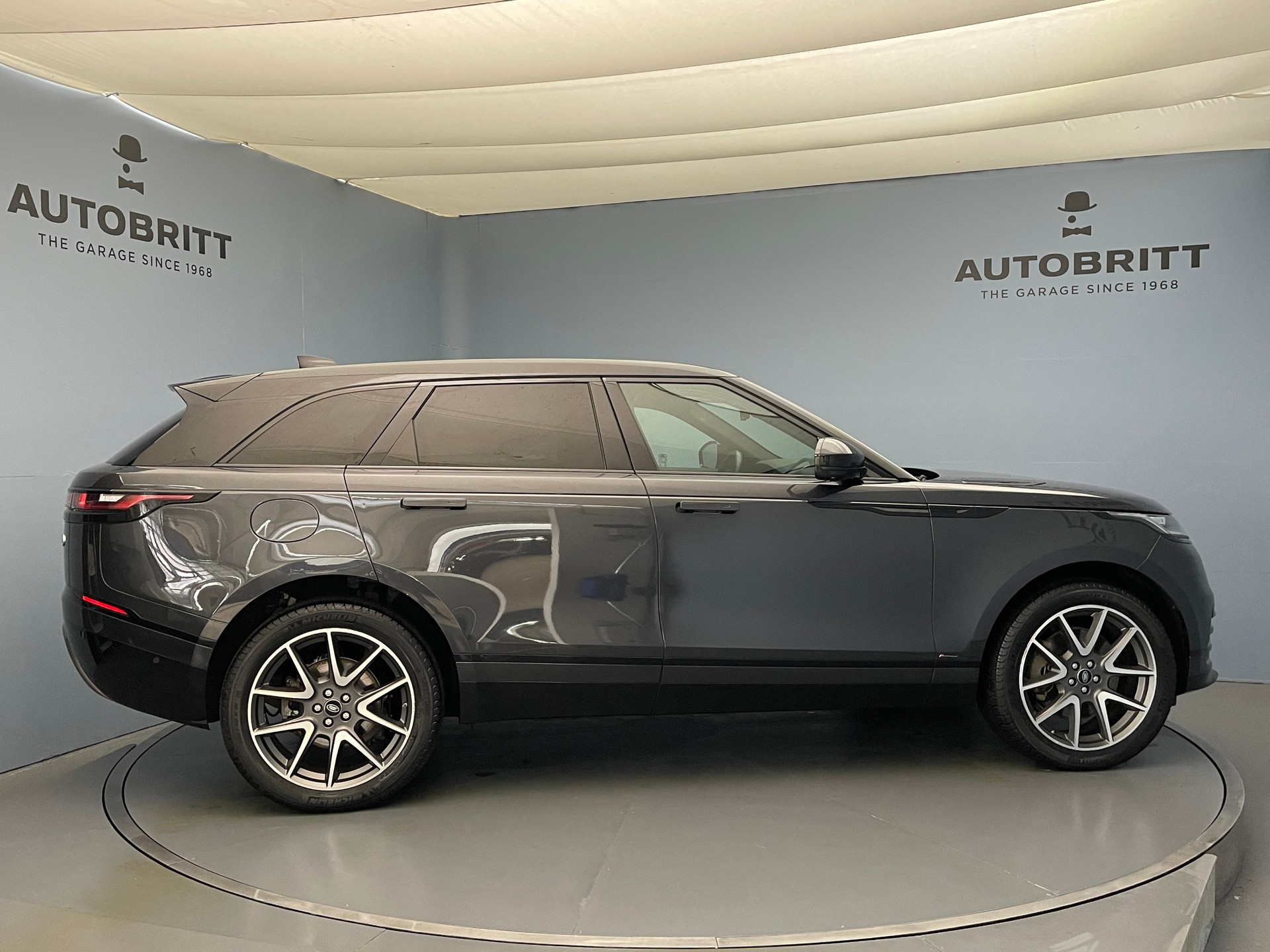 LAND ROVER Range Rover Velar 2.0 P400e R-Dynamic SE-image-3