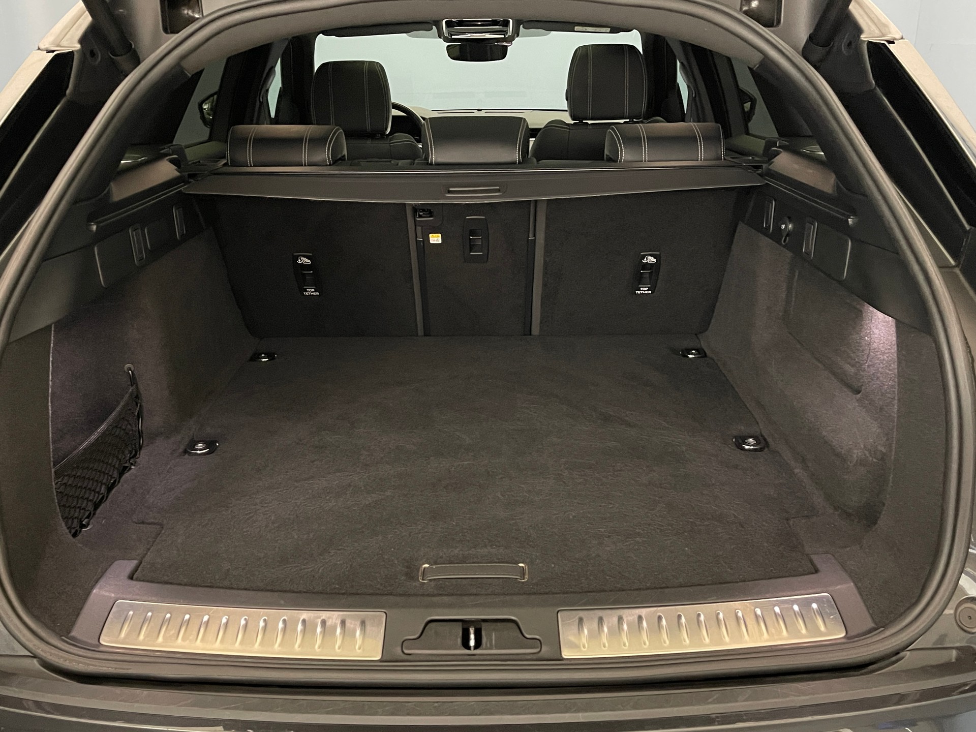 LAND ROVER Range Rover Velar 2.0 P400e R-Dynamic SE-image-11
