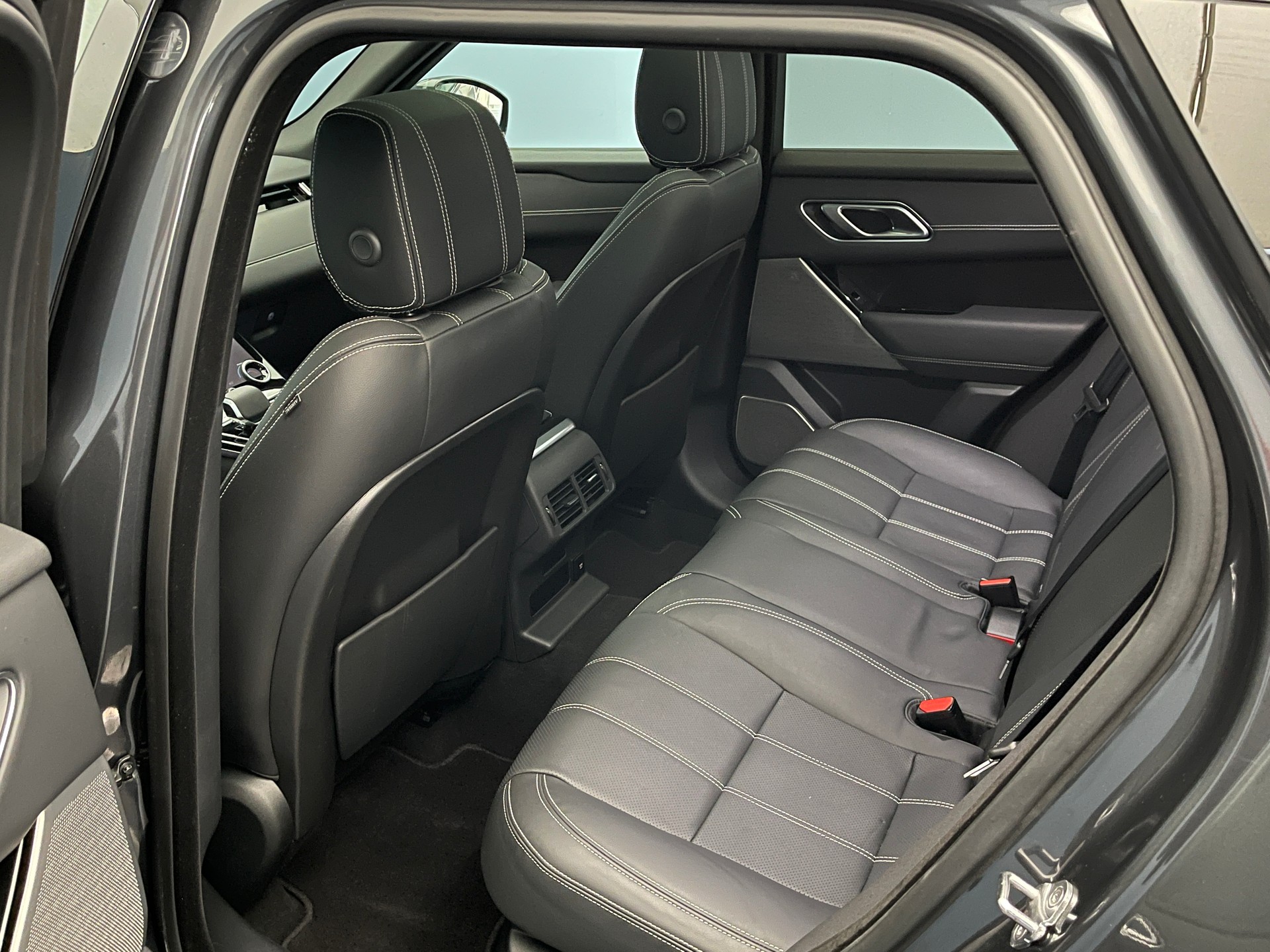 LAND ROVER Range Rover Velar 2.0 P400e R-Dynamic SE-image-9