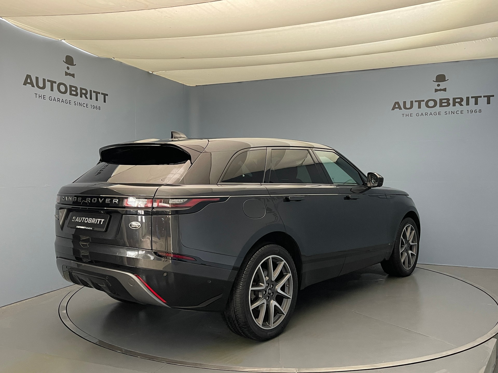 LAND ROVER Range Rover Velar 2.0 P400e R-Dynamic SE-image-2