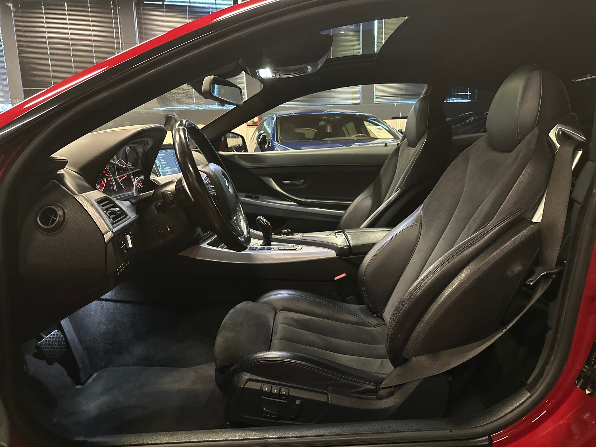 BMW 650i Coupé xDrive / M-Sportpaket / ** Frisch ab MFK + Grossem Service **-image-12