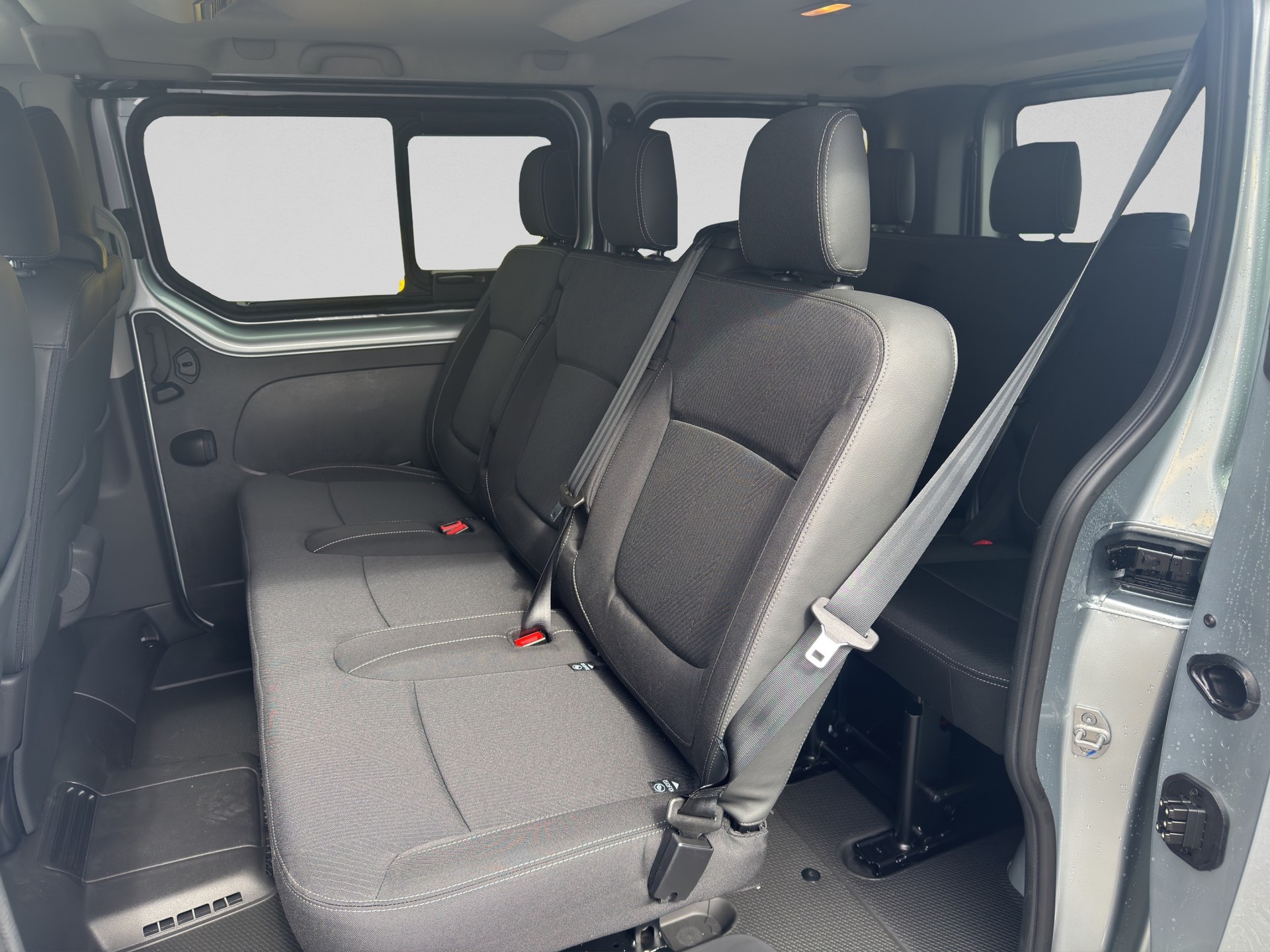 NISSAN Tekna L1H1 170 2.0dCi 9pl-image-13