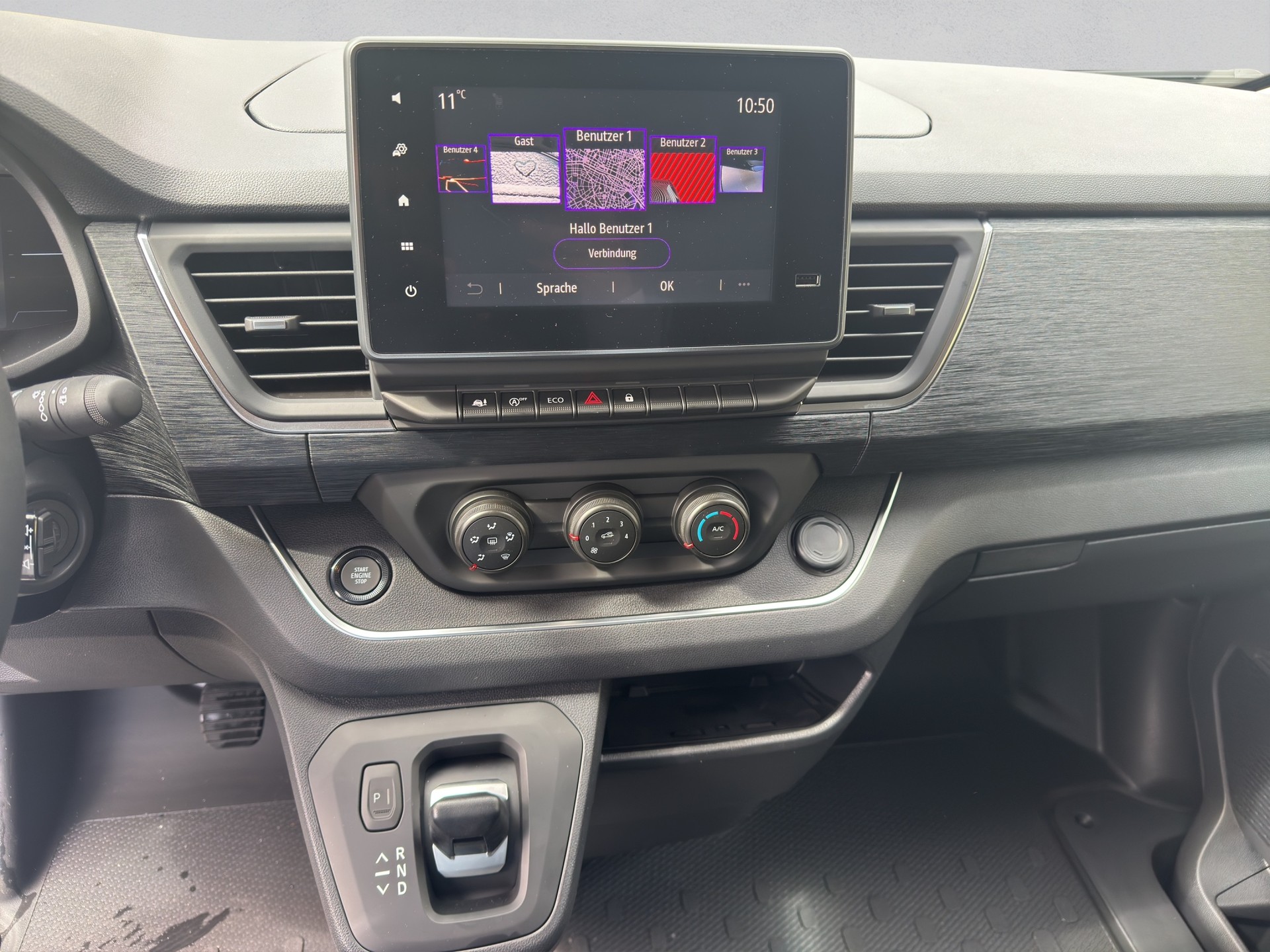 NISSAN Tekna L1H1 170 2.0dCi 9pl-image-12
