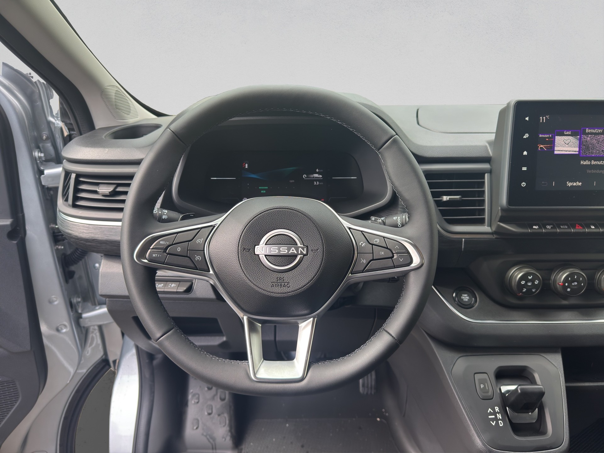 NISSAN Tekna L1H1 170 2.0dCi 9pl-image-10