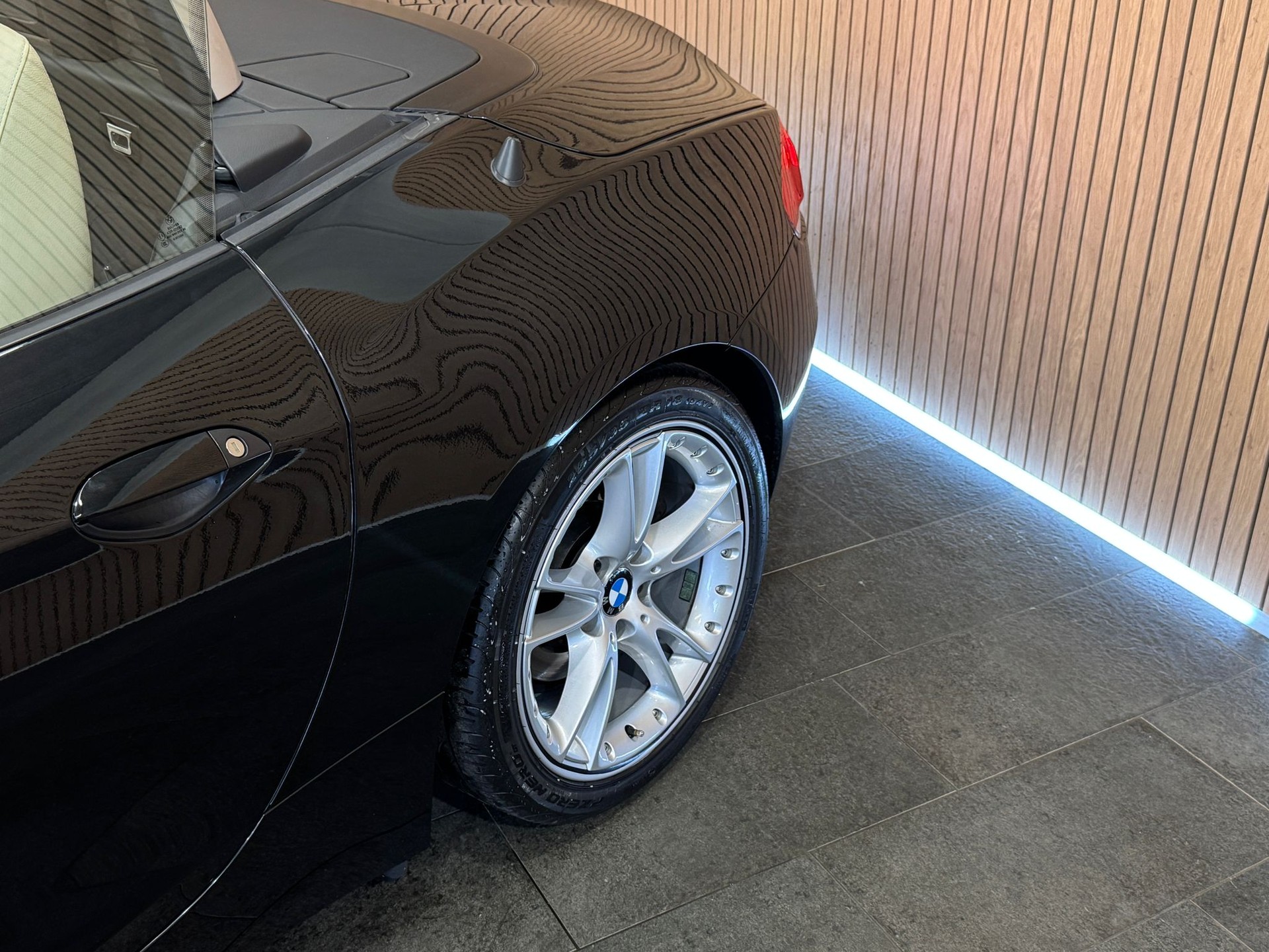 BMW Z4 sDrive23i *CH-Fahrzeug*-image-9