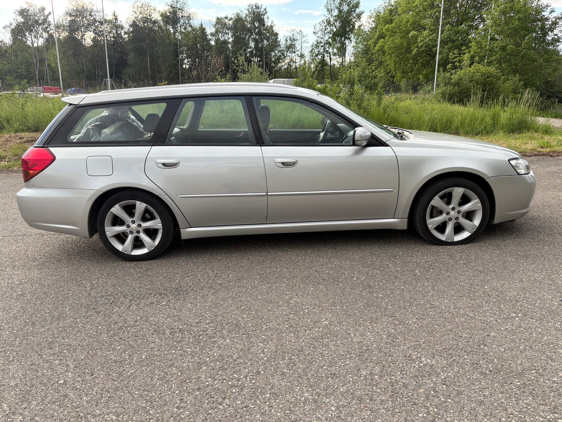 SUBARU Legacy 2.0R AWD Swiss-image-4