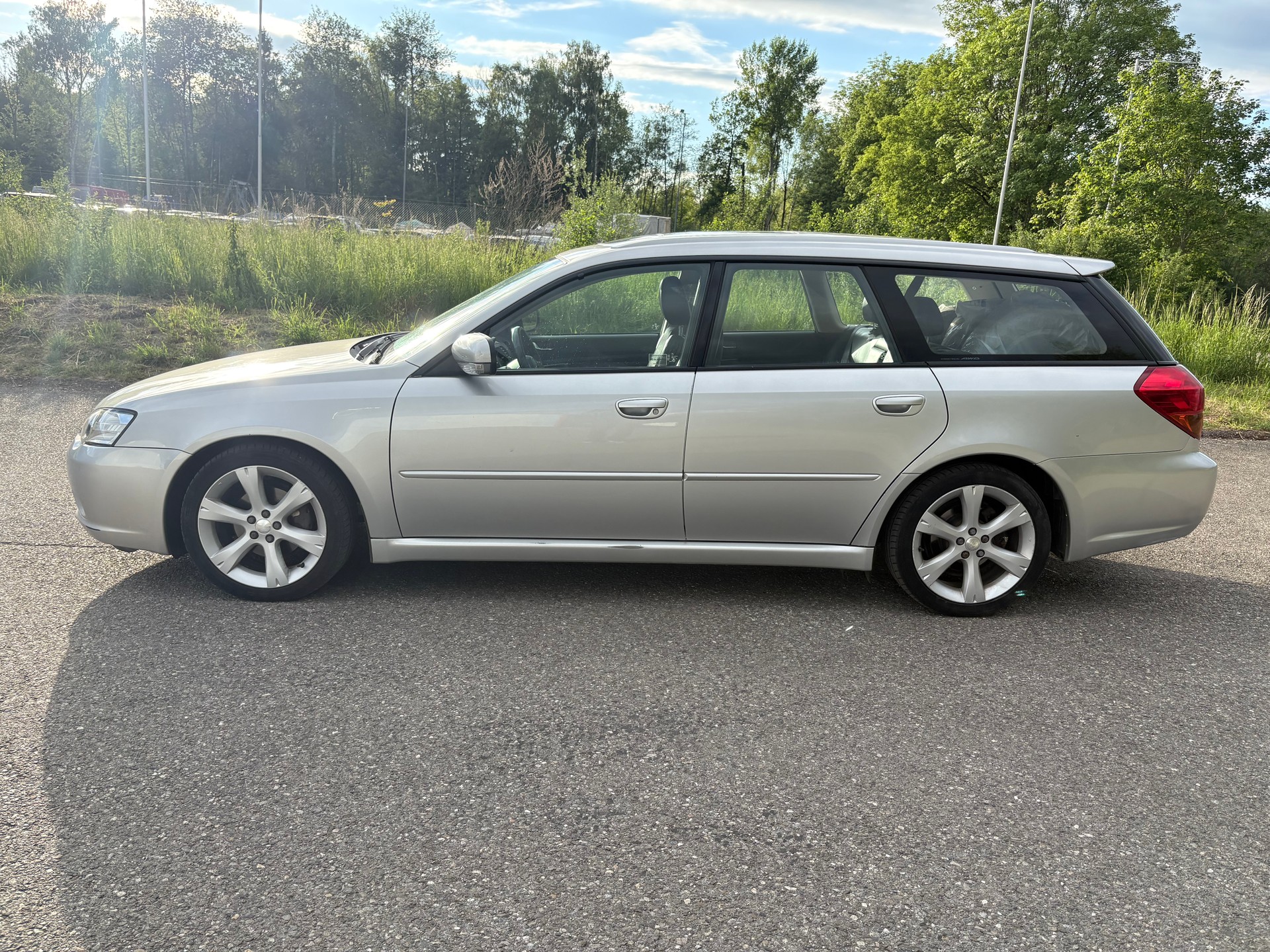 SUBARU Legacy 2.0R AWD Swiss-image-3