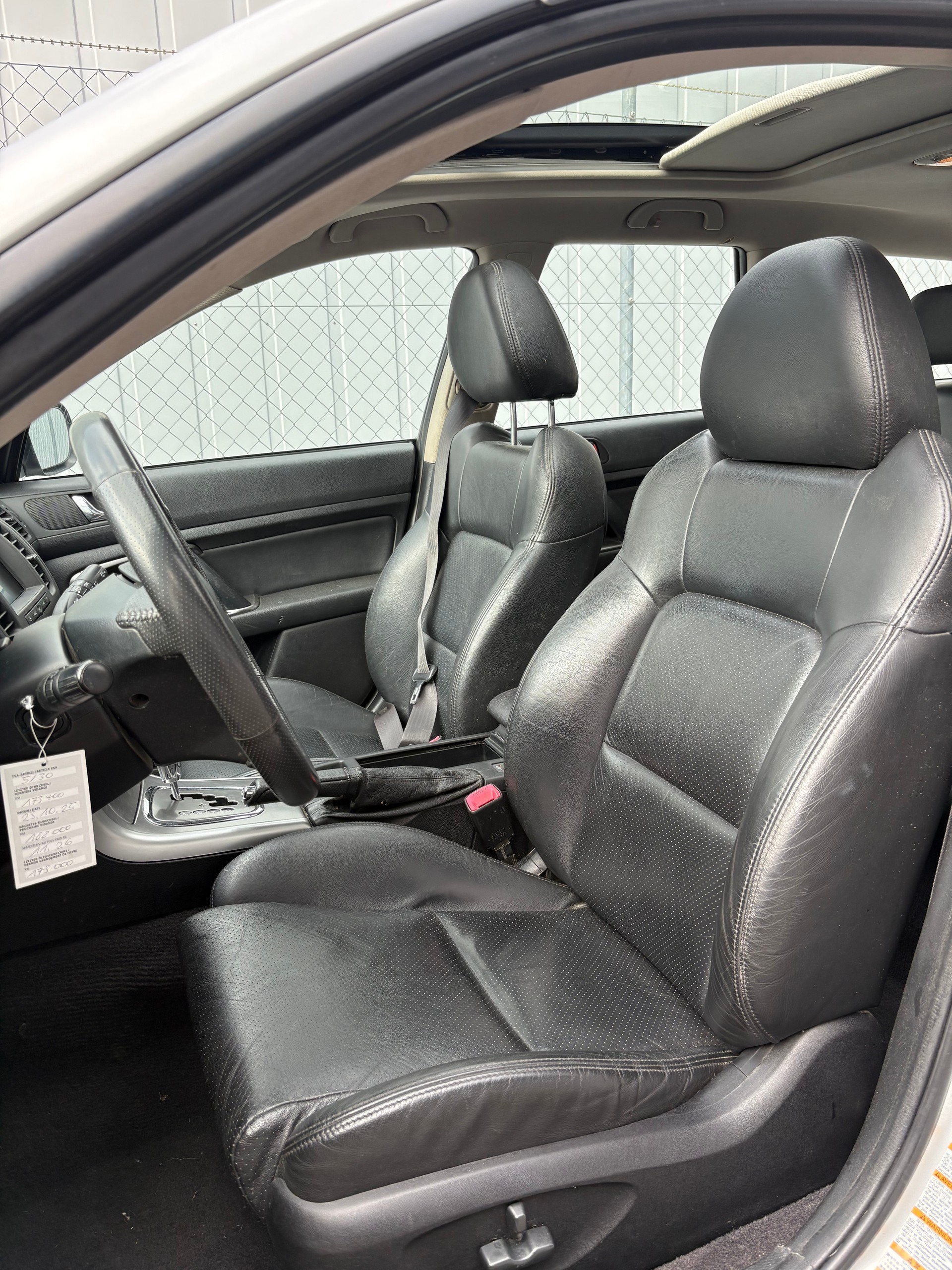 SUBARU Legacy 2.0R AWD Swiss-image-9