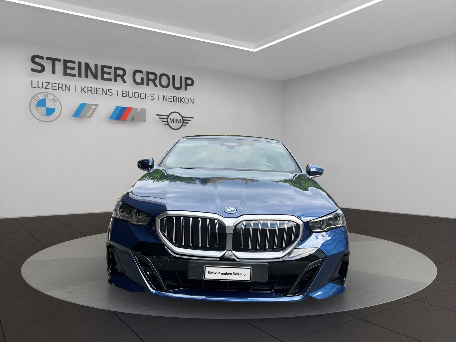 BMW 550e xDrive M Sport Steptronic-image-2