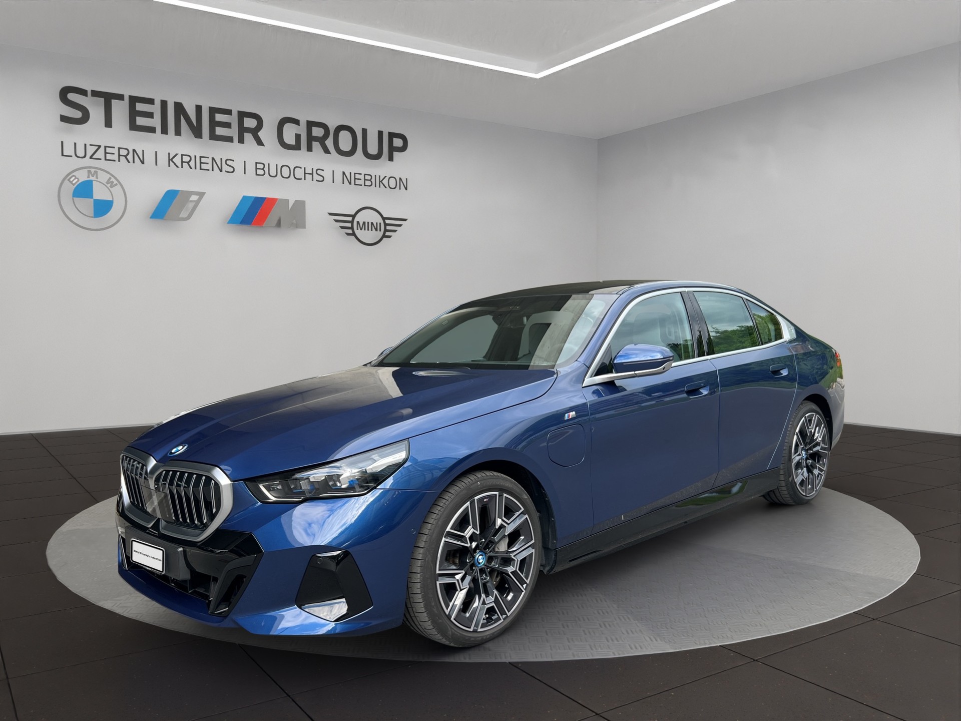 BMW 550e xDrive M Sport Steptronic-image-0
