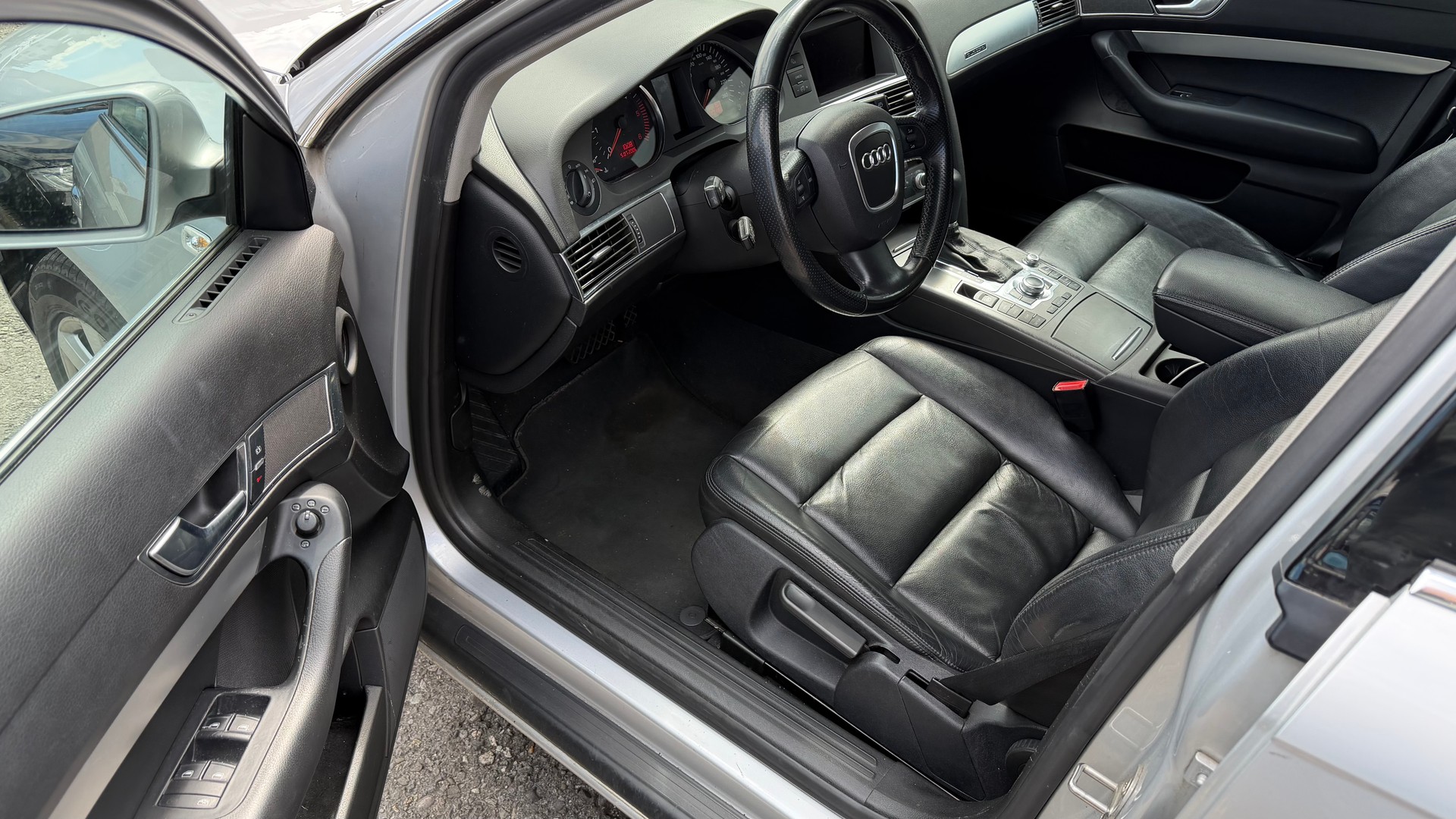 AUDI A6 Limousine 3.0 V6 TDI quattro-image-5
