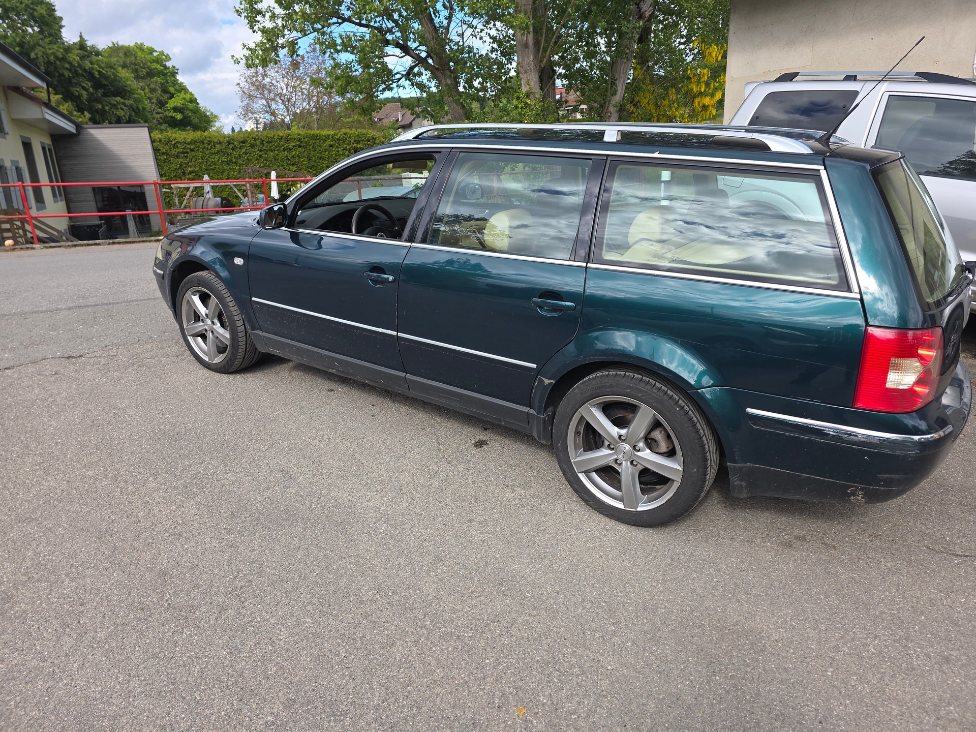 VW PASSAT-image-4