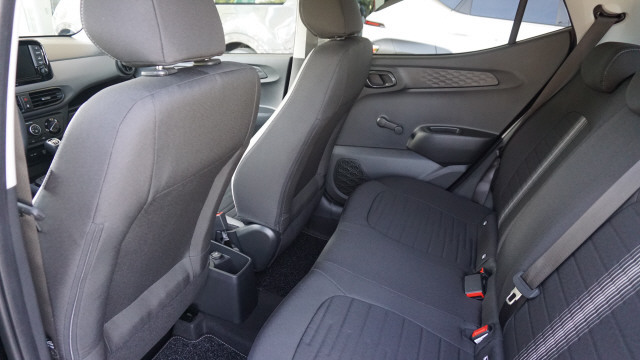 HYUNDAI i10 1.2 Amplia-image-8