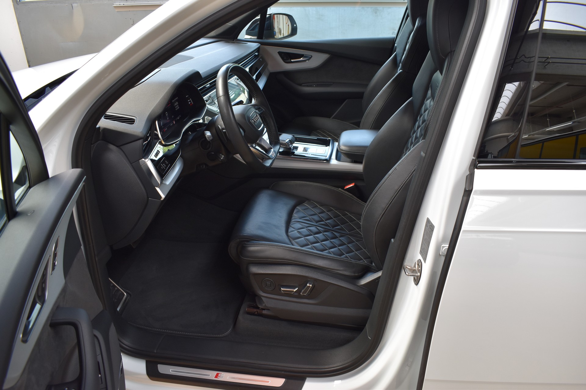 AUDI SQ7 4.0 TDI quattro tiptronic - FaceLift Model 2020-image-9