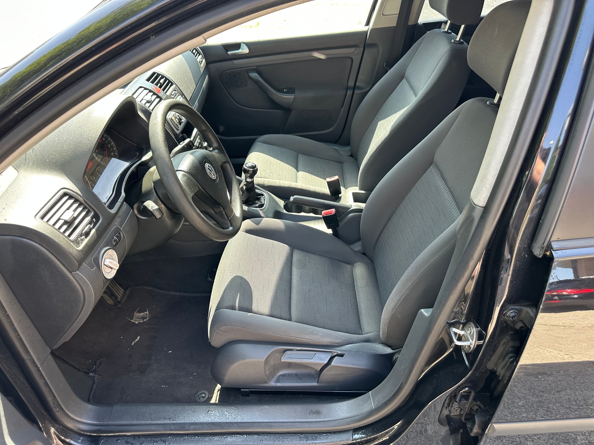 VW Golf 1.6 FSI Sportline-image-11