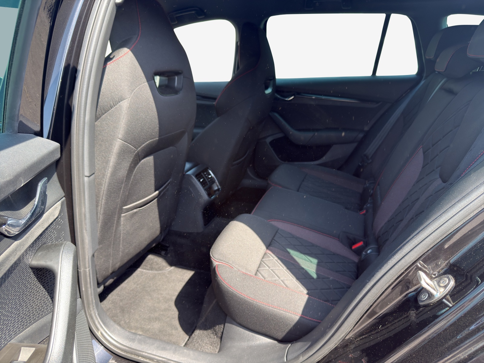 SKODA Octavia Combi 2.0 TDI DSG RS 4x4-image-11