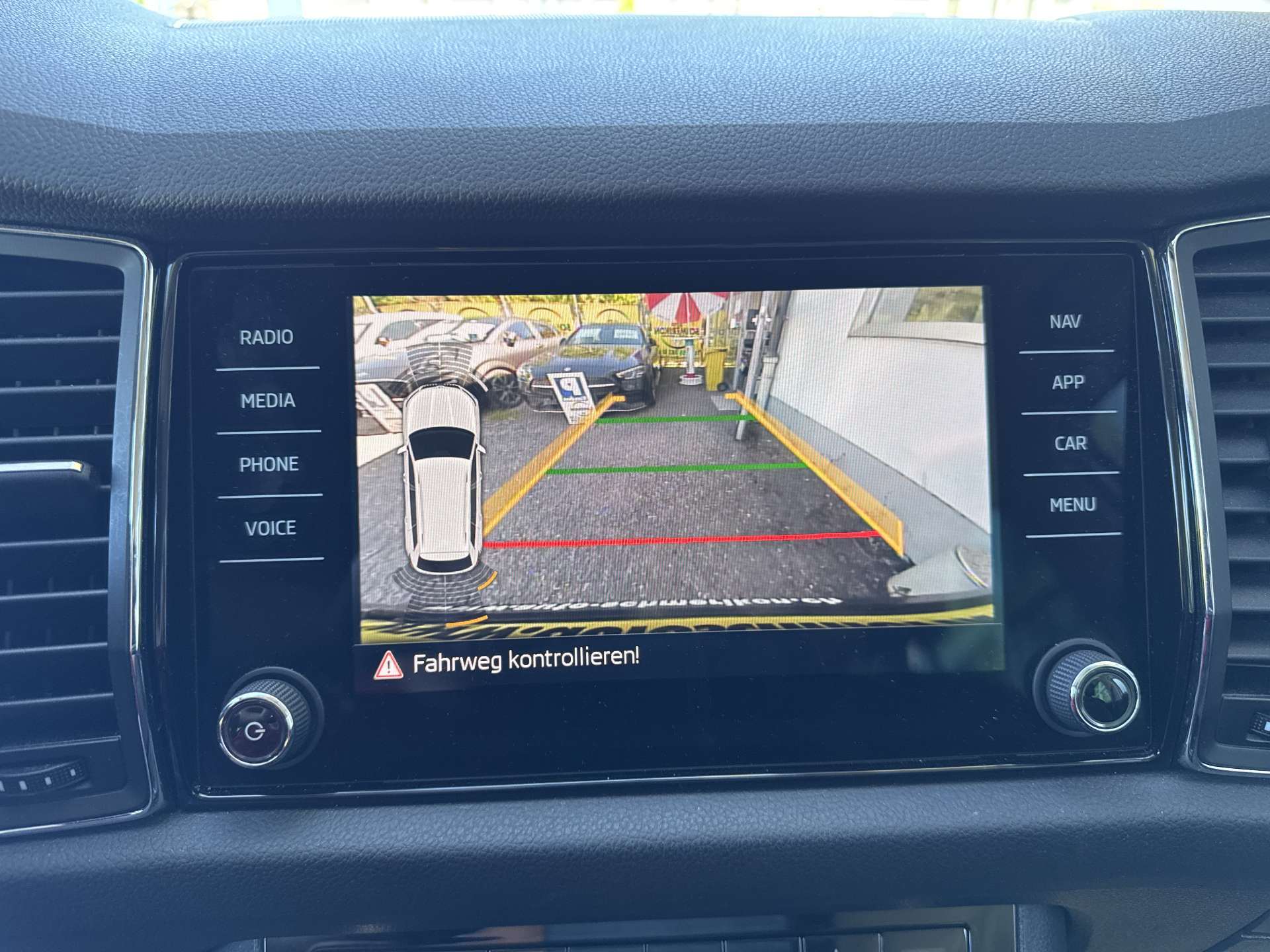 SKODA Kodiaq 2.0 TSi Scout 7-Plätzer 4x4 DSG-Automat-image-10