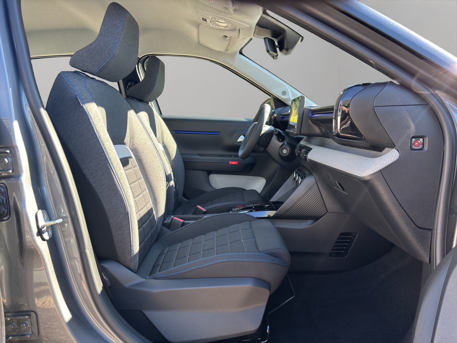 CITROEN C3 1.2i MHEV Tonic DCS6 / Dach schwarz / limitierte Serie / 5 Jahre CH-Herstellergarantie-image-9