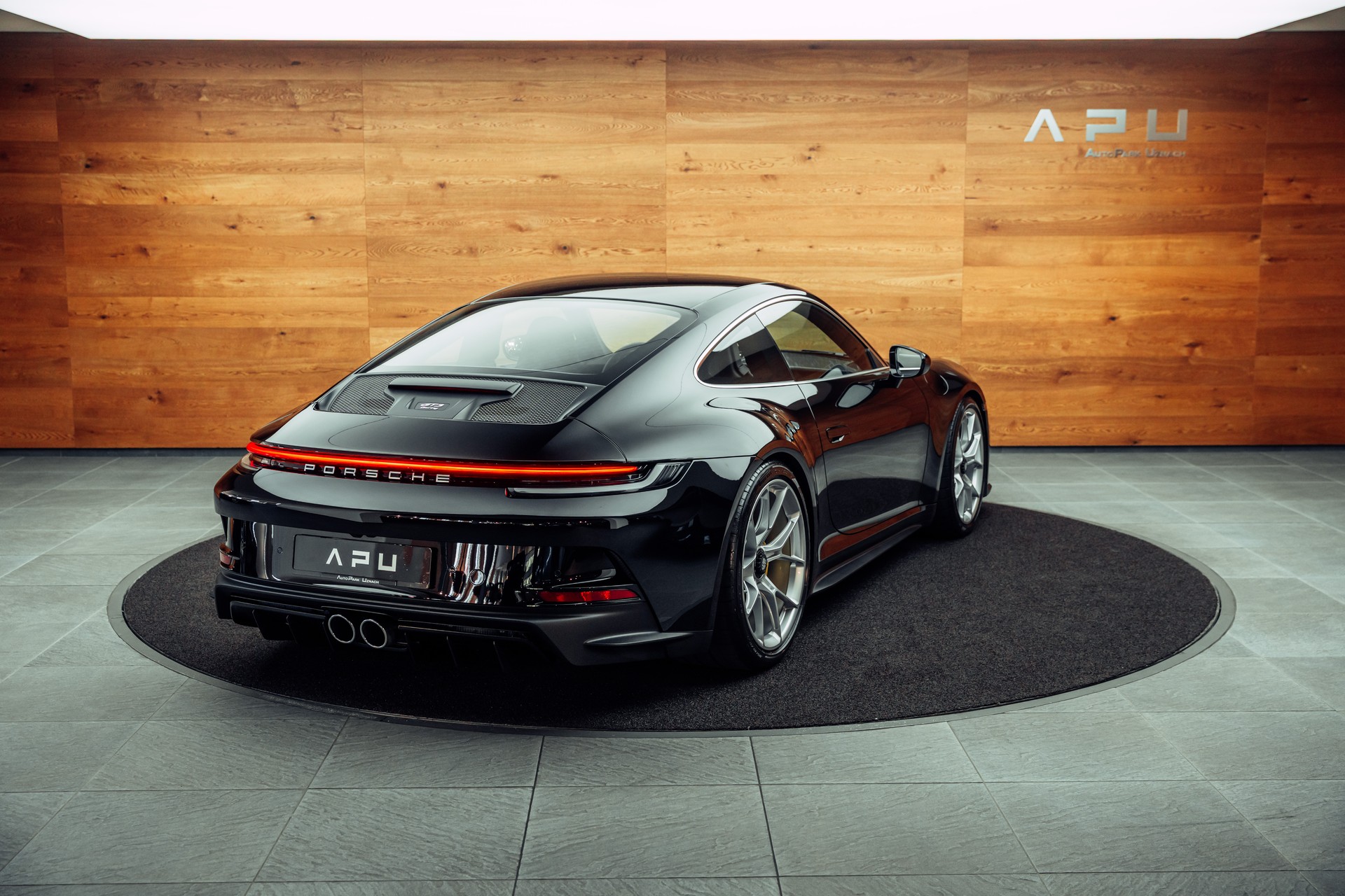 PORSCHE 911 GT3 Touring-image-1