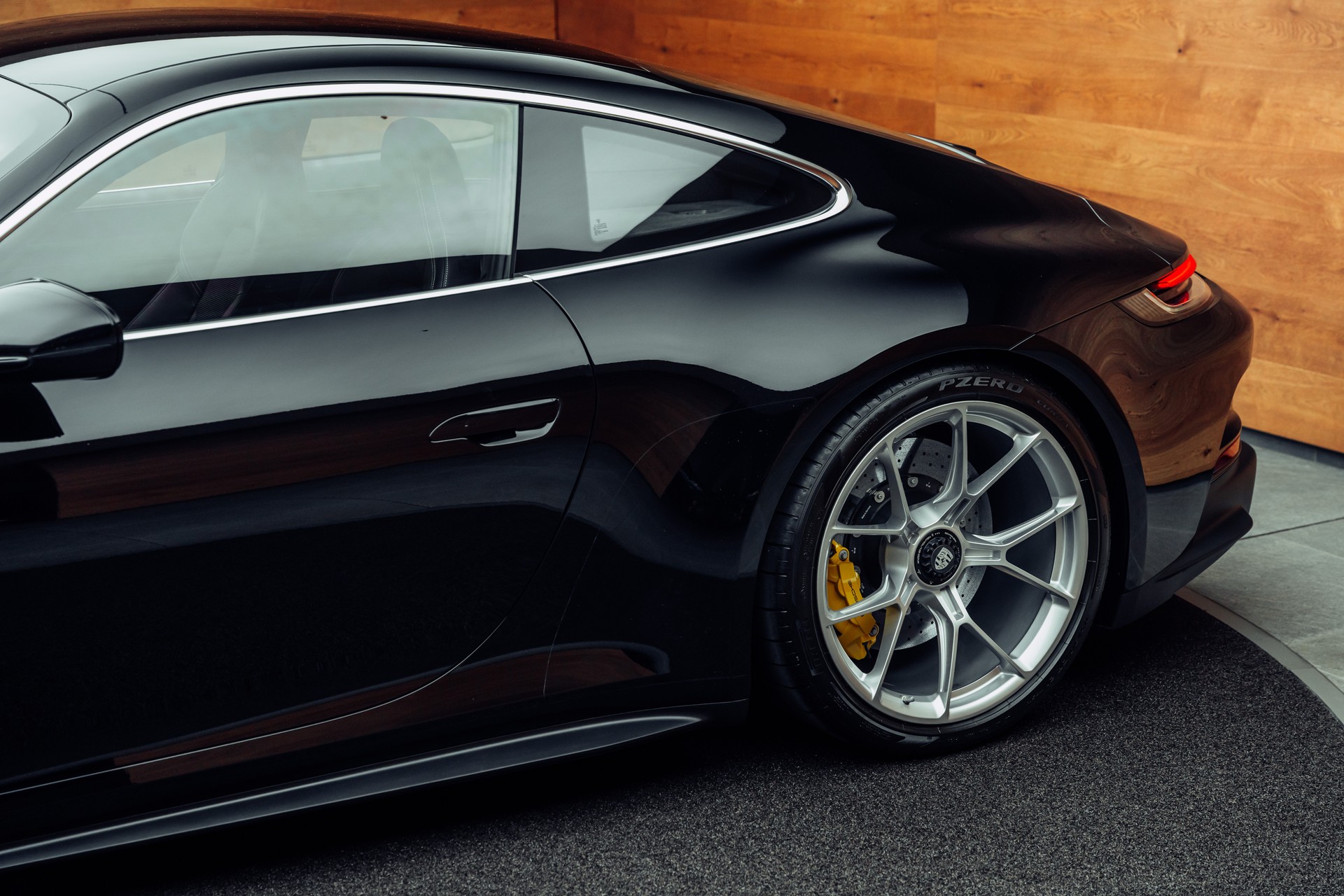 PORSCHE 911 GT3 Touring-image-18