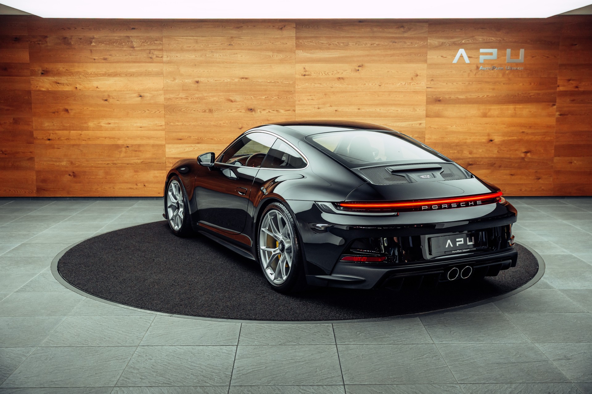 PORSCHE 911 GT3 Touring-image-2
