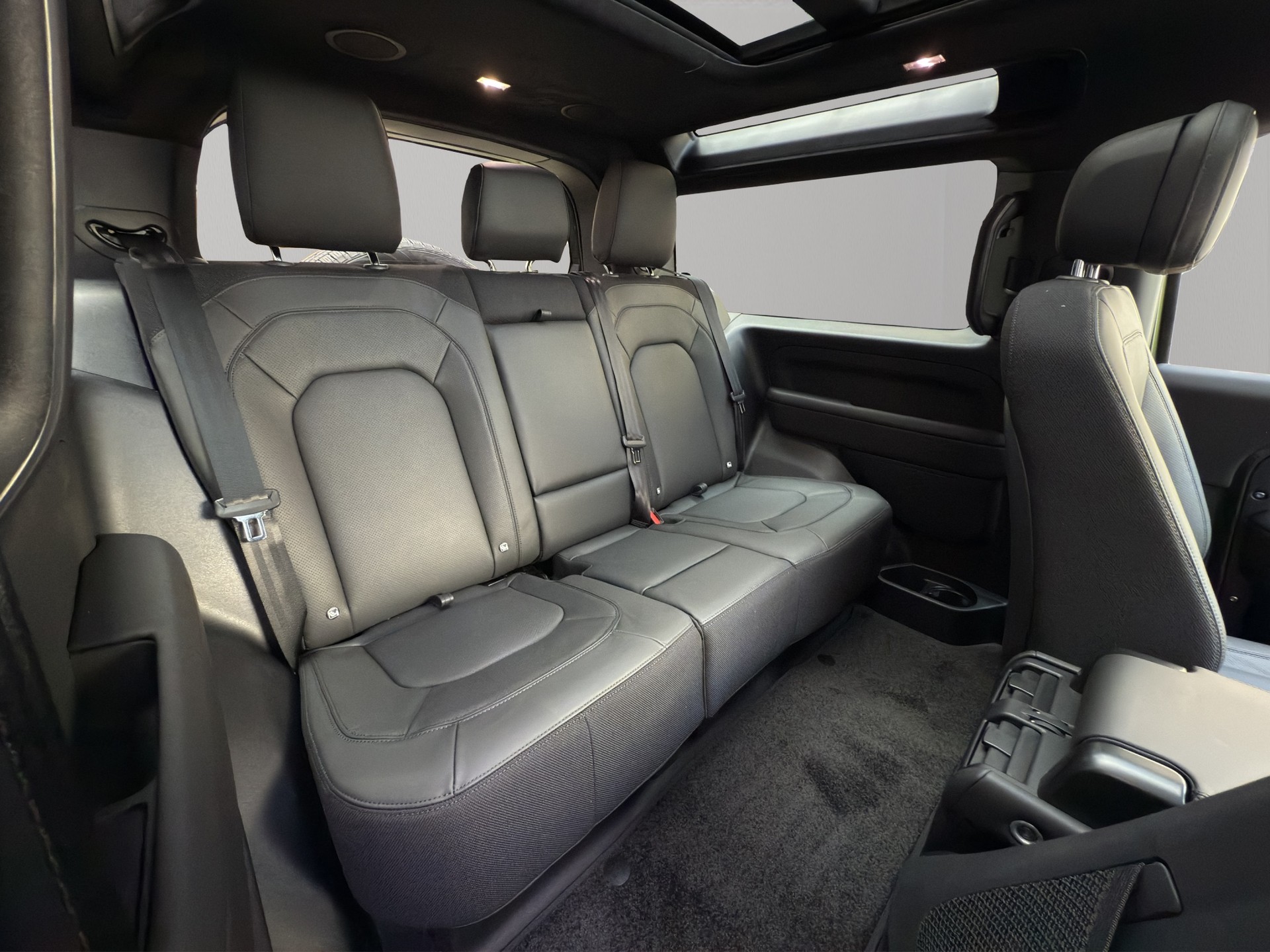 LAND ROVER Defender 90 5.0 V8 X-image-16