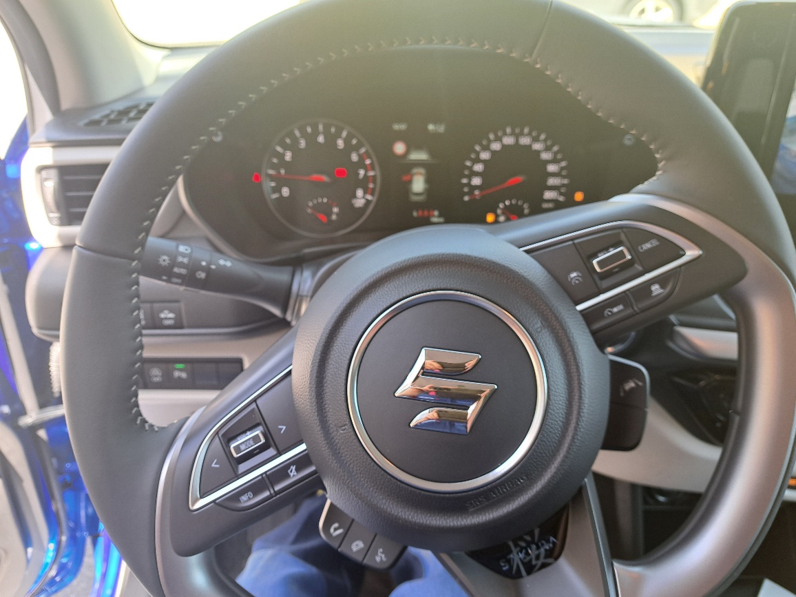 SUZUKI Swift 1.2 Sakura Top Hybrid-image-5