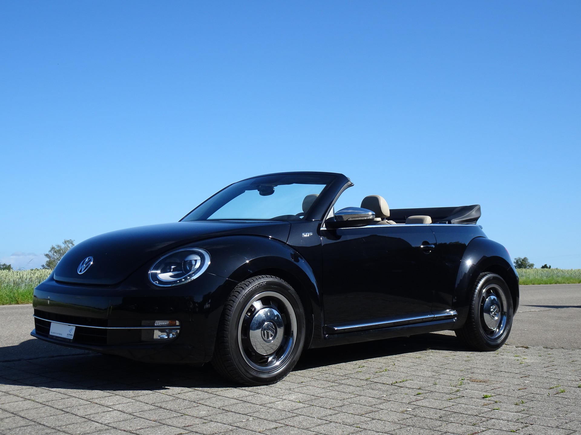 VW Beetle Cabrio 1.2 TSI BMT Design 7 50s-Fiftis `The Stylish`-image-0