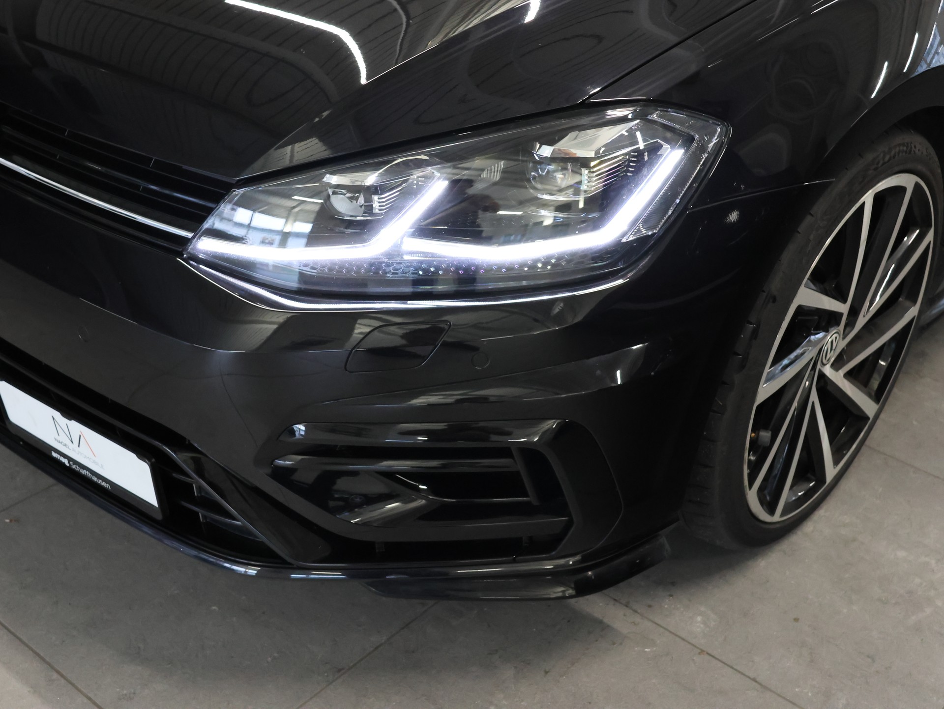 VW Golf 2.0 TSI R 4Motion DSG *Sitzheizung* *Rückfahrkamera*-image-9