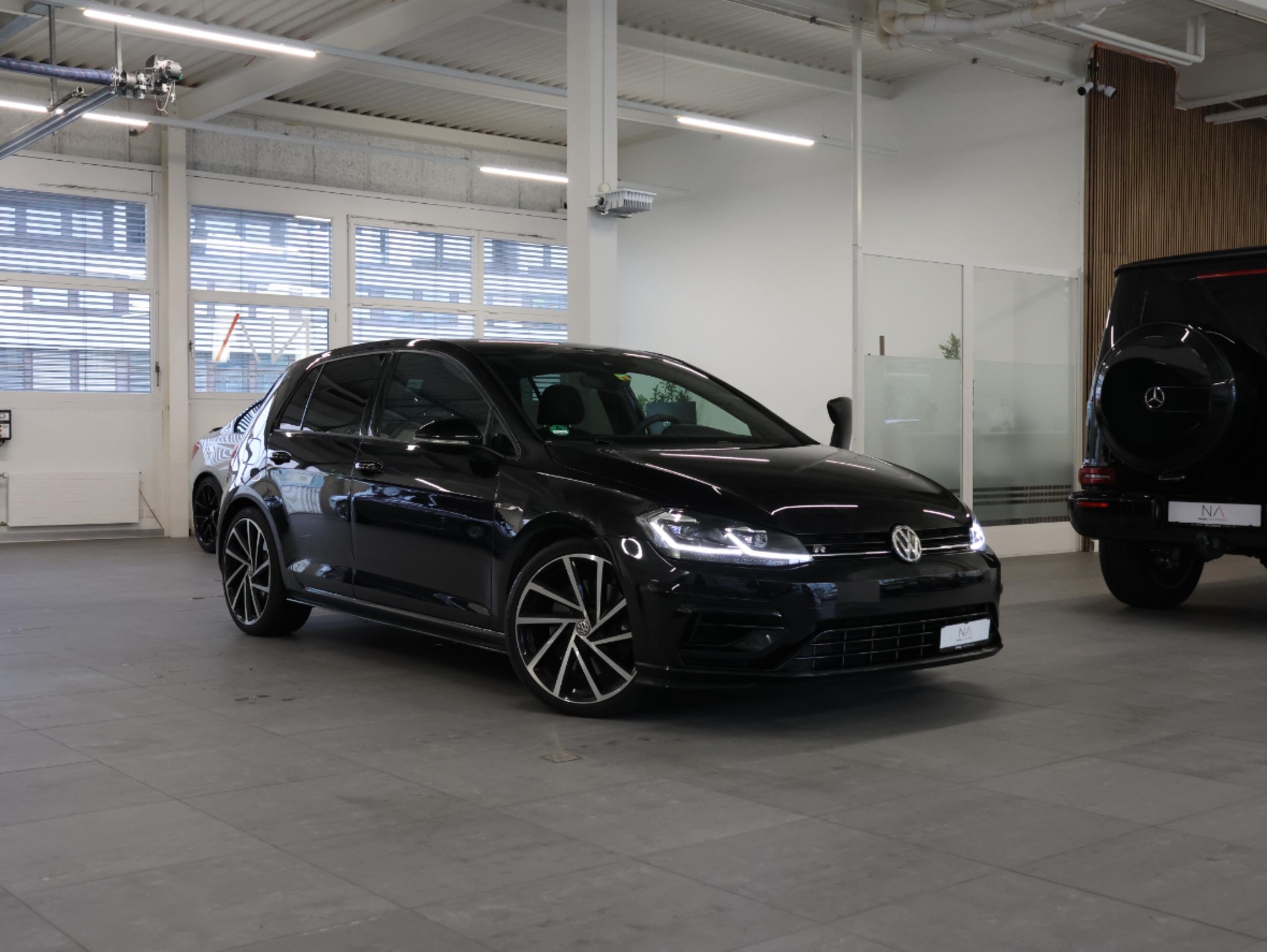 VW Golf 2.0 TSI R 4Motion DSG *Sitzheizung* *Rückfahrkamera*-image-0