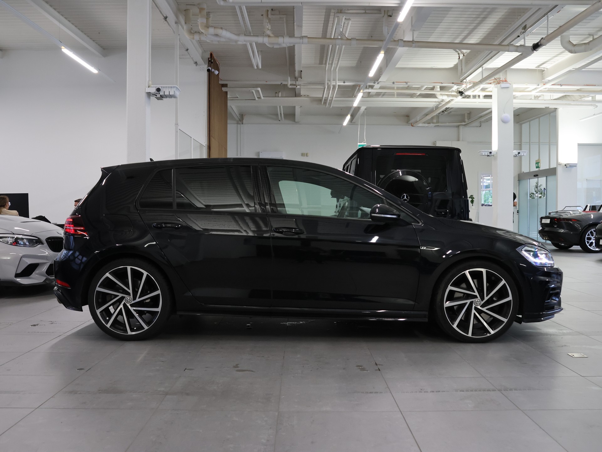 VW Golf 2.0 TSI R 4Motion DSG *Sitzheizung* *Rückfahrkamera*-image-6