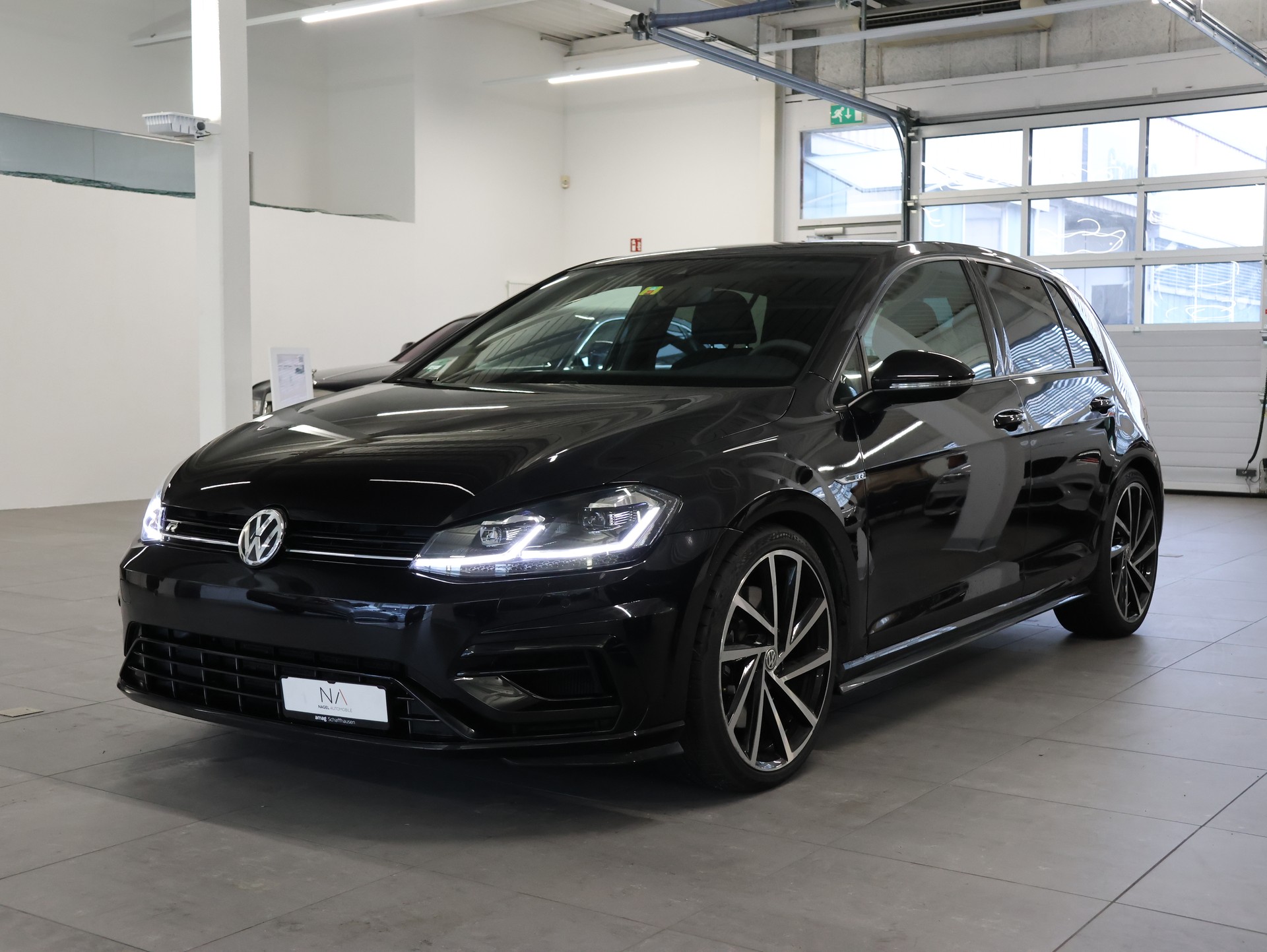 VW Golf 2.0 TSI R 4Motion DSG *Sitzheizung* *Rückfahrkamera*-image-3